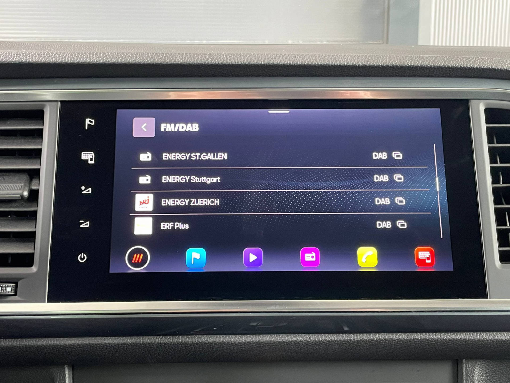 listing desktop thumbnail image 14