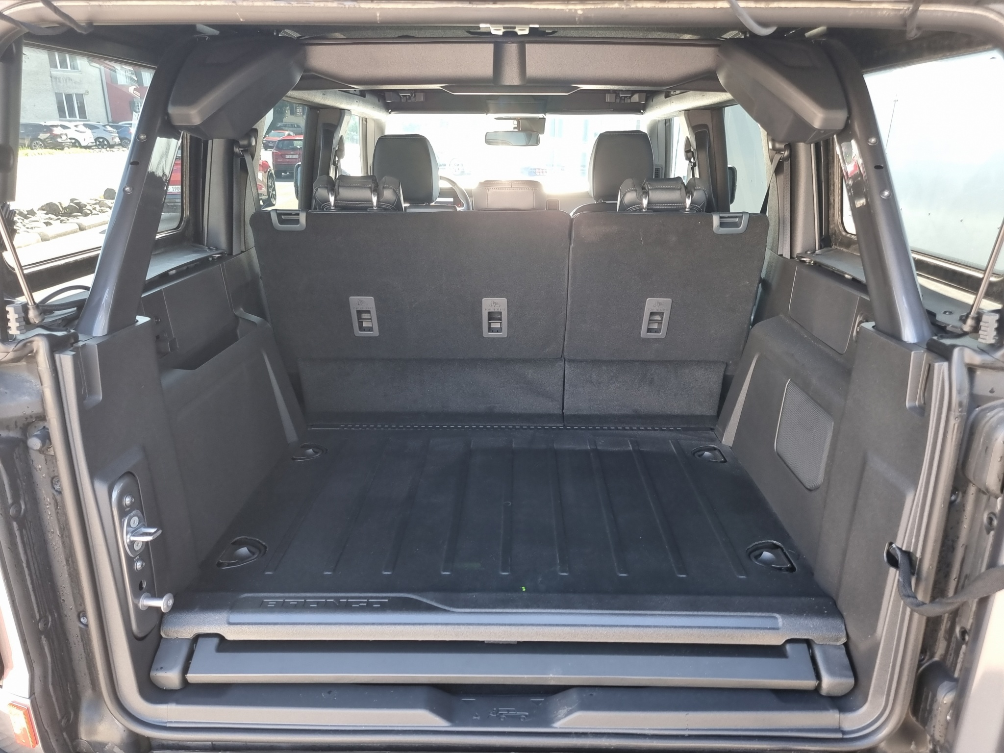 listing desktop thumbnail image 14