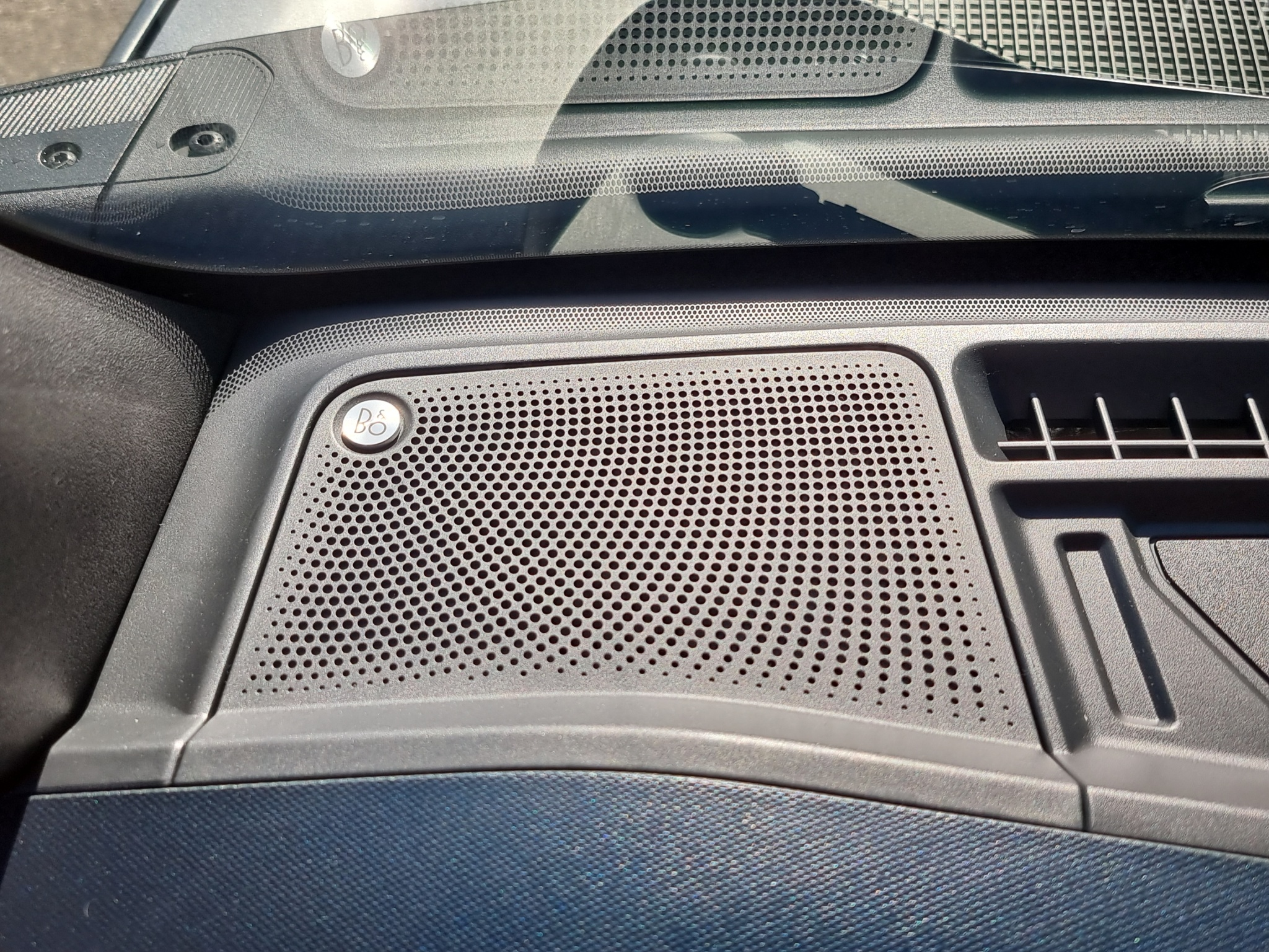 listing desktop thumbnail image 11