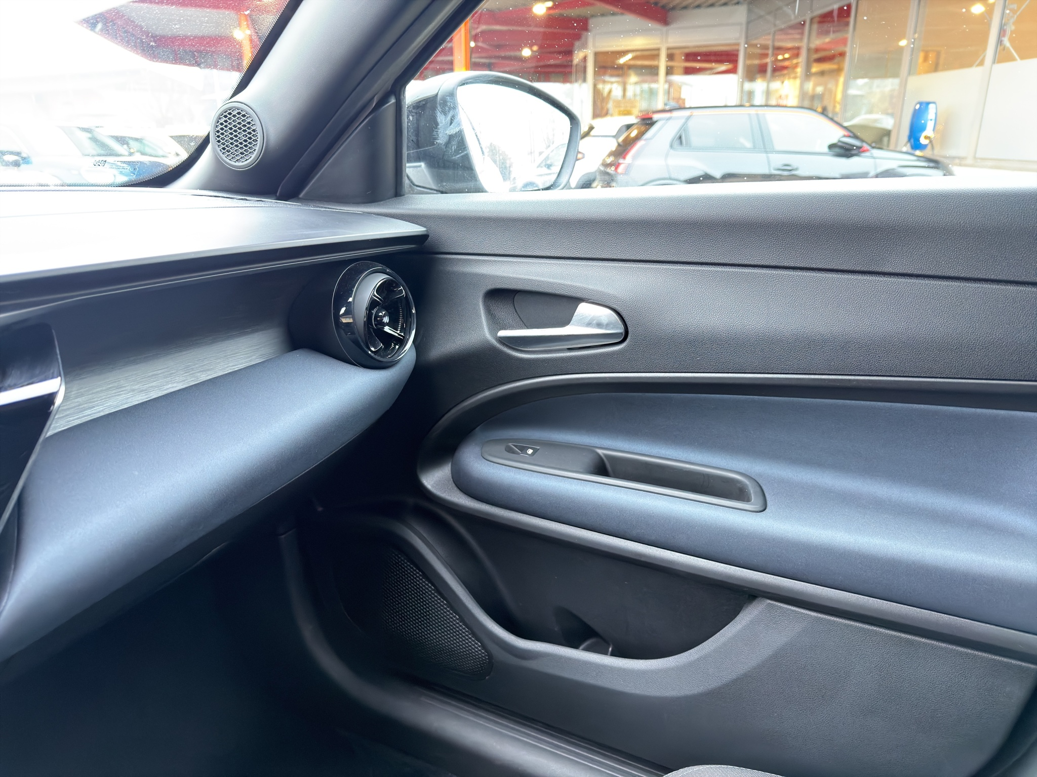 listing desktop thumbnail image 24