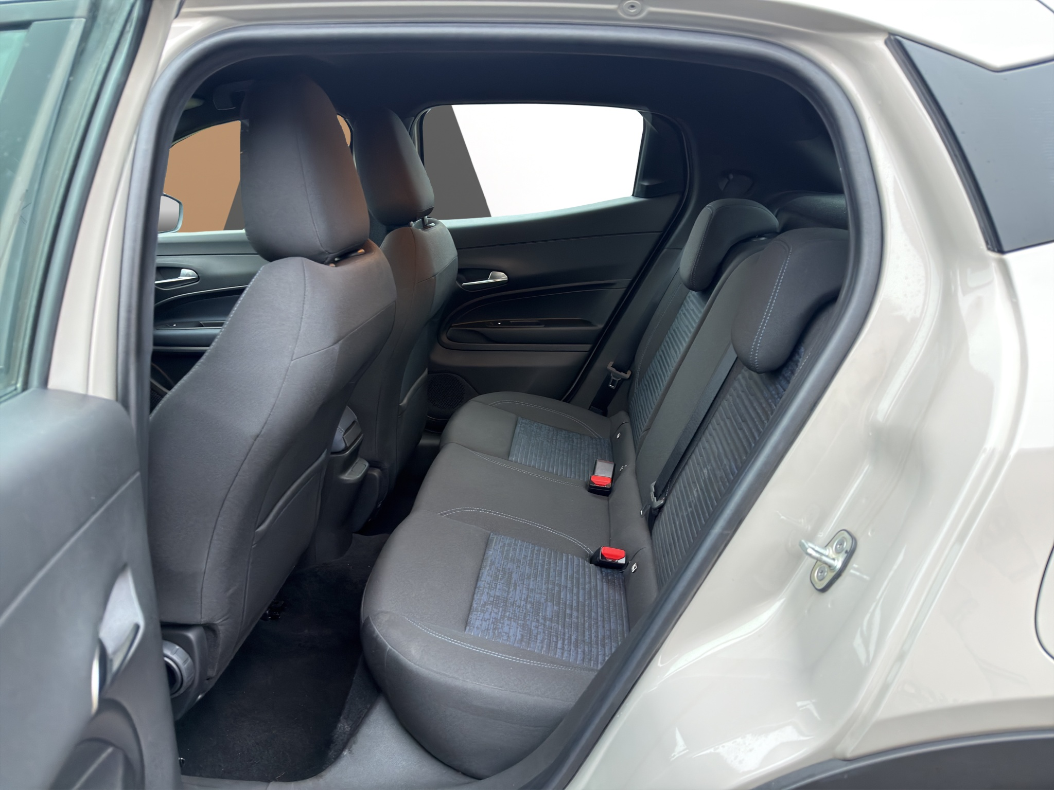 listing desktop thumbnail image 12