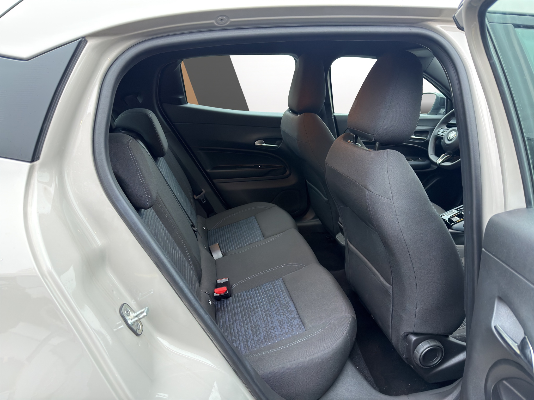 listing desktop thumbnail image 11