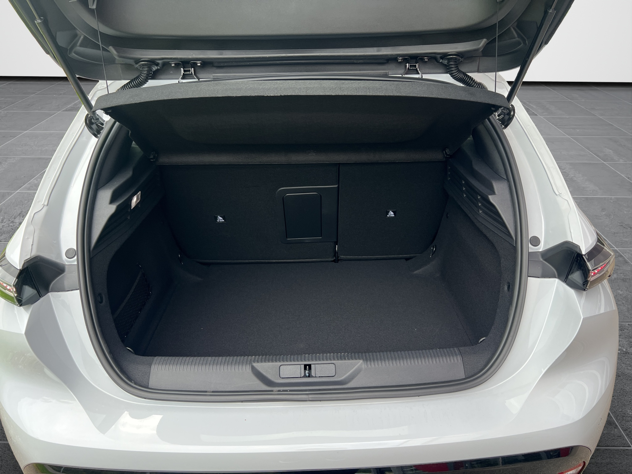 listing desktop thumbnail image 12