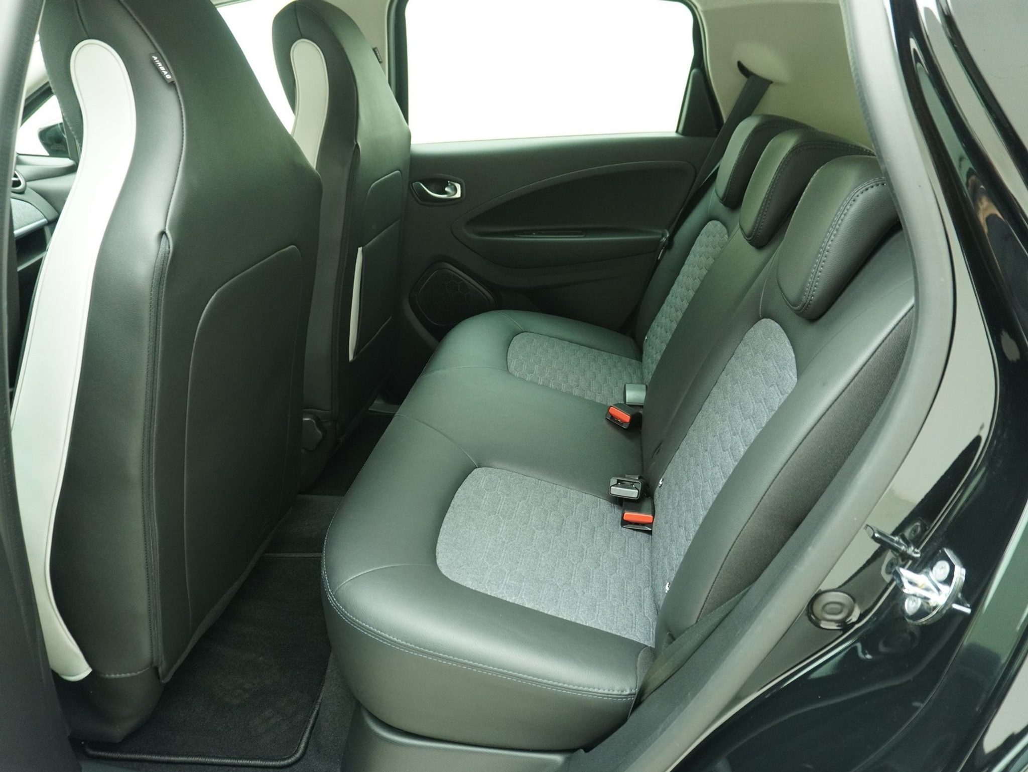 listing desktop thumbnail image 10