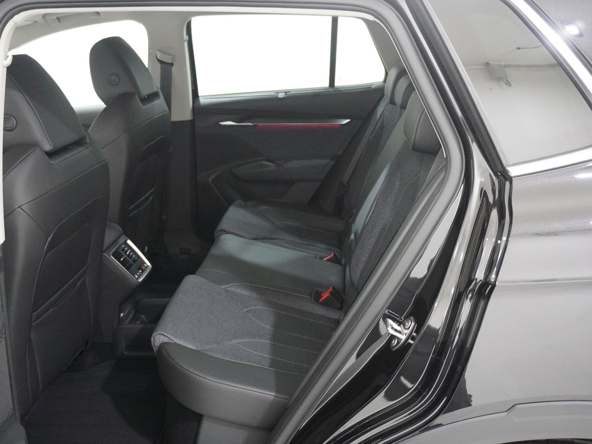 listing desktop thumbnail image 15