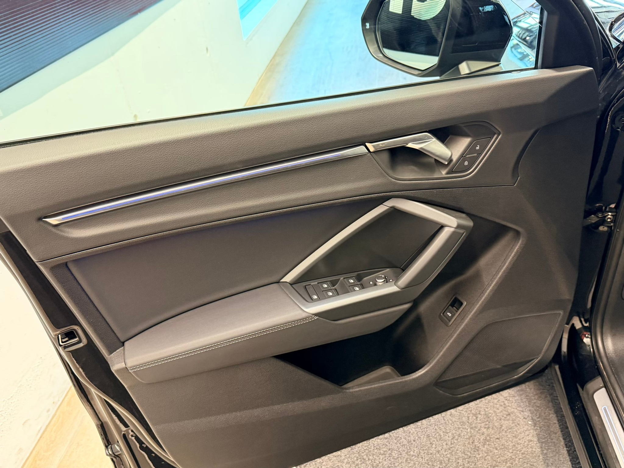 listing desktop thumbnail image 11