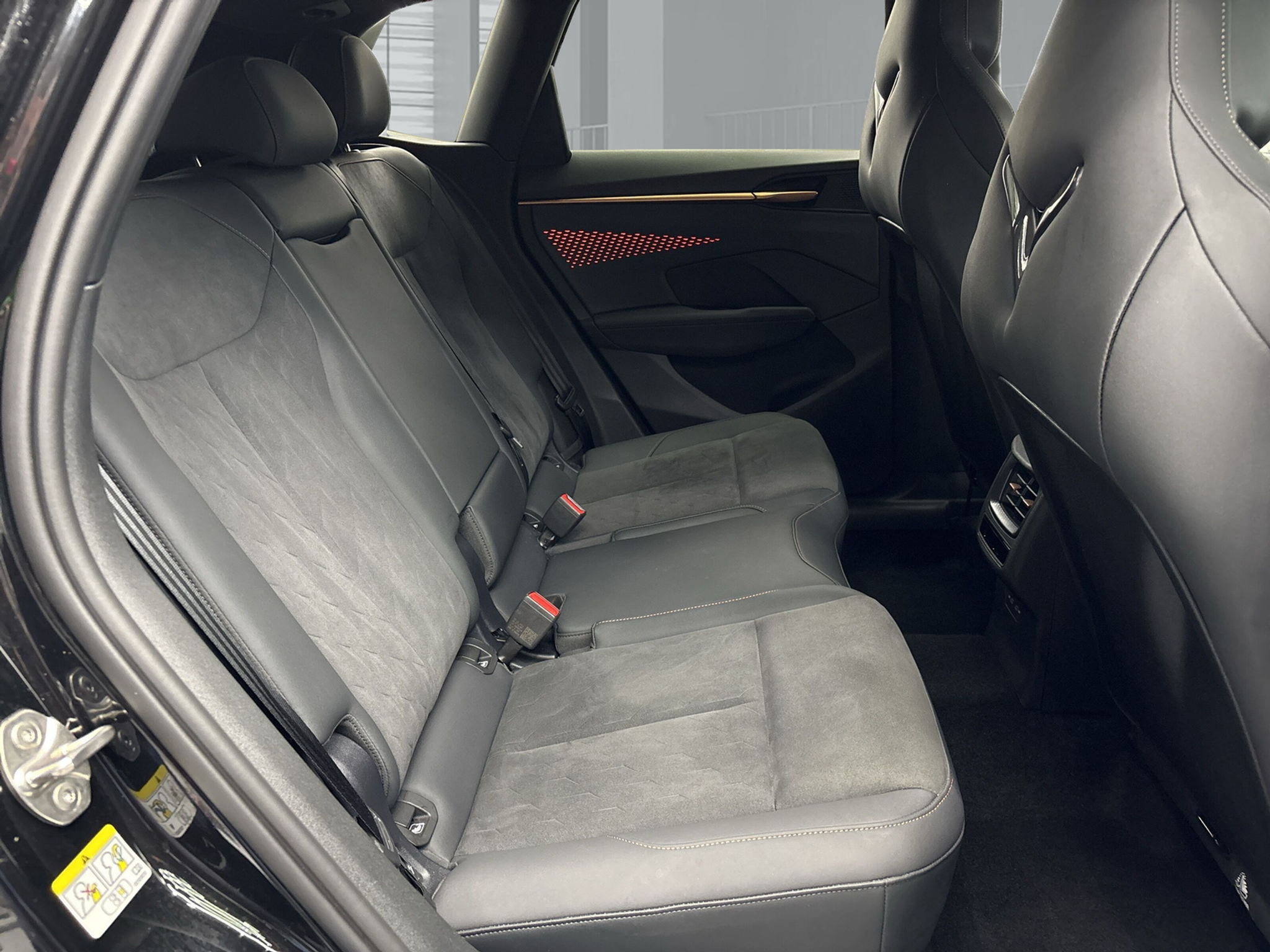 listing desktop thumbnail image 12