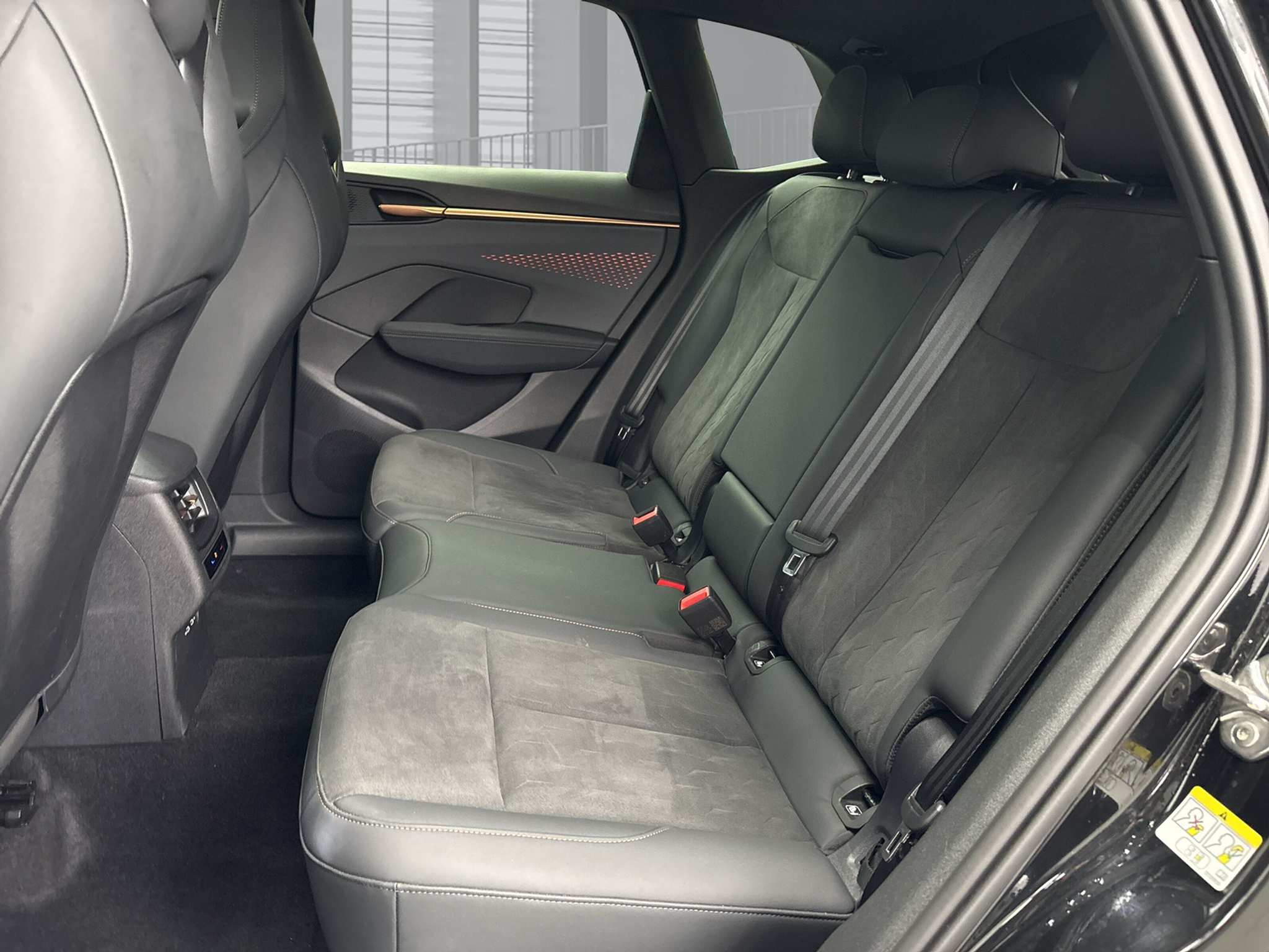 listing desktop thumbnail image 11