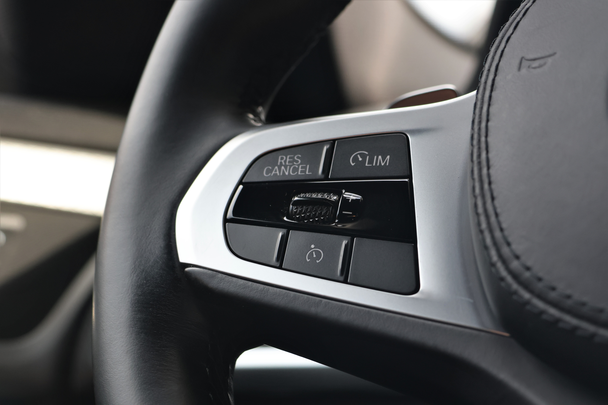 listing desktop thumbnail image 15