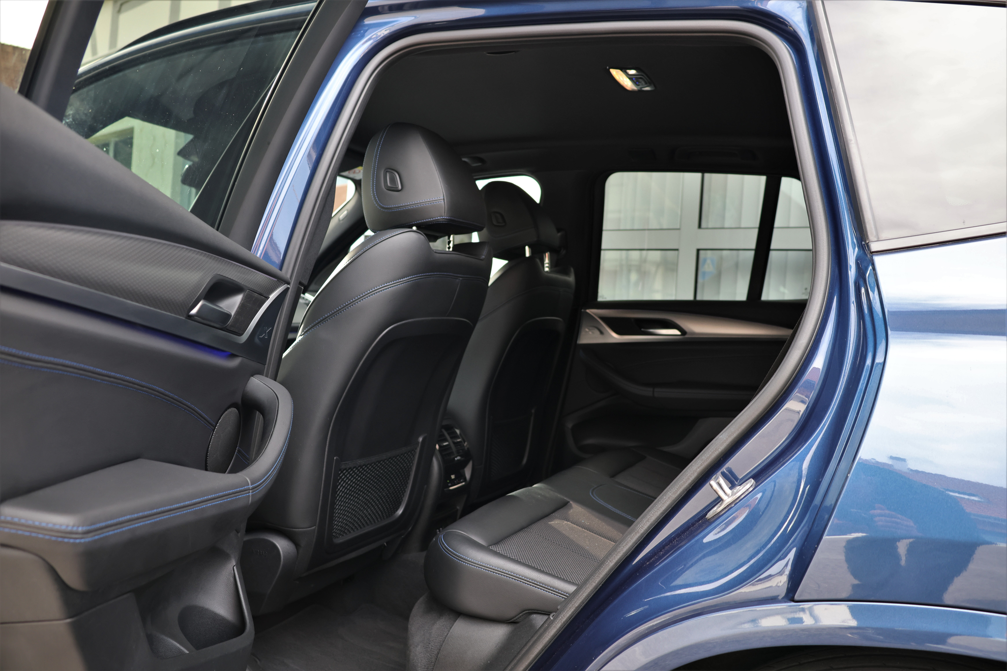 listing desktop thumbnail image 11