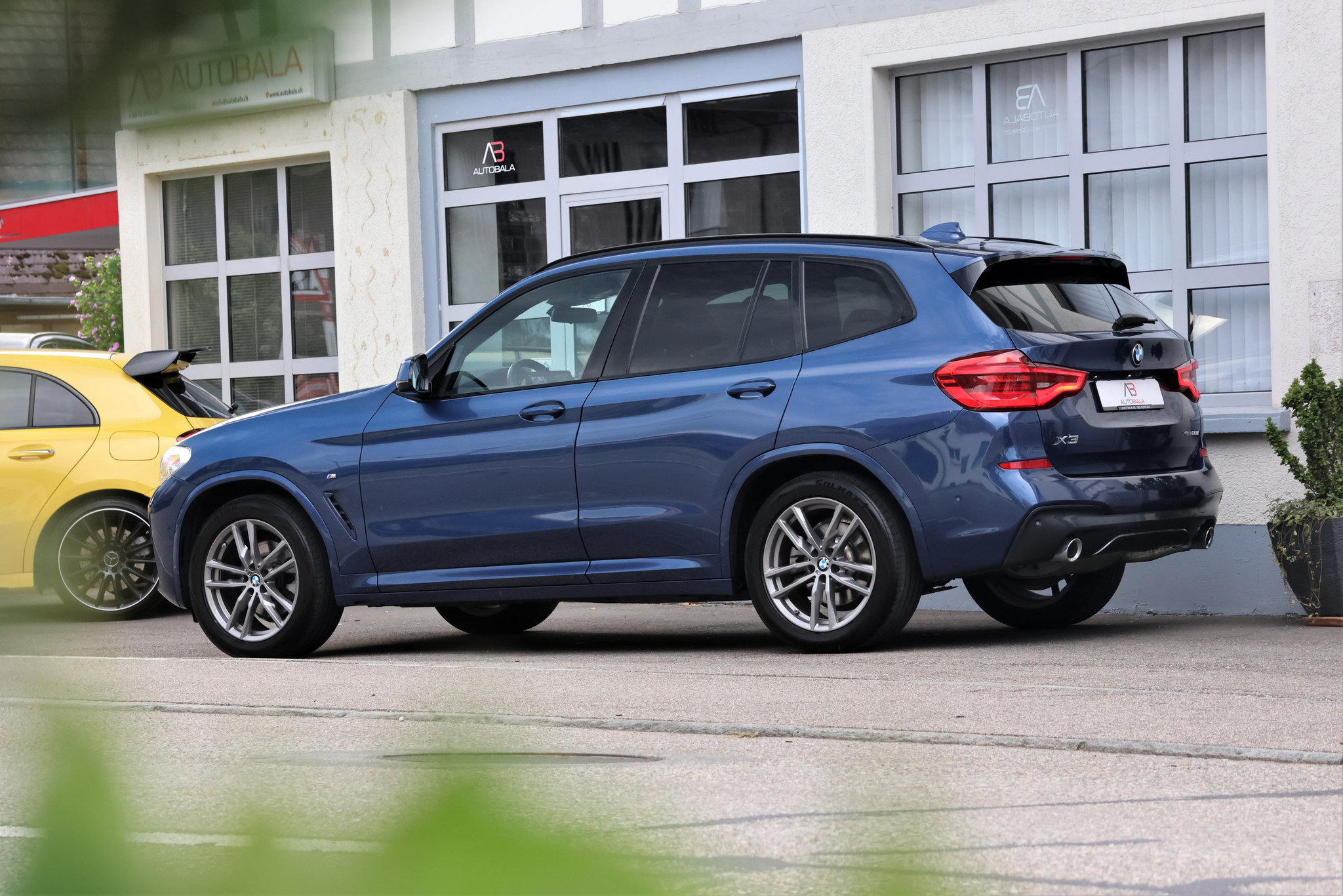 listing desktop thumbnail image 3