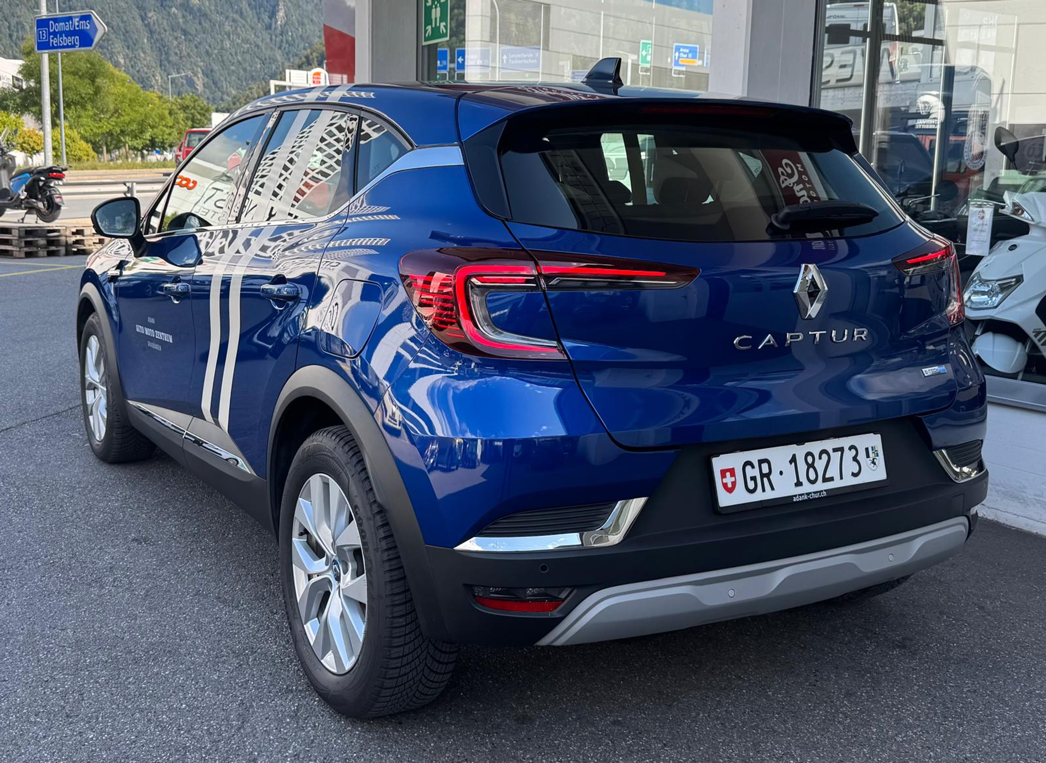 listing desktop thumbnail image 3