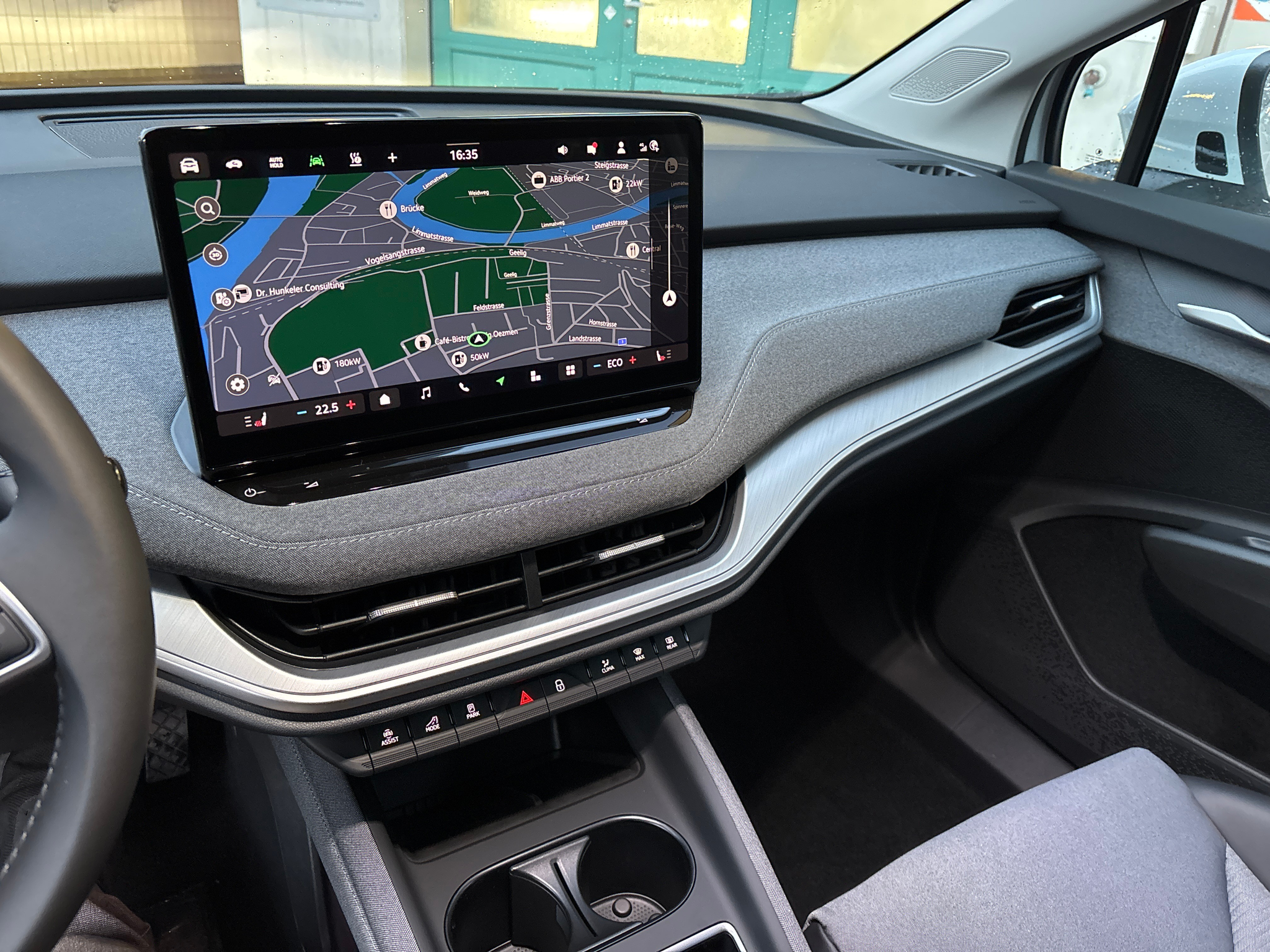 listing desktop thumbnail image 12