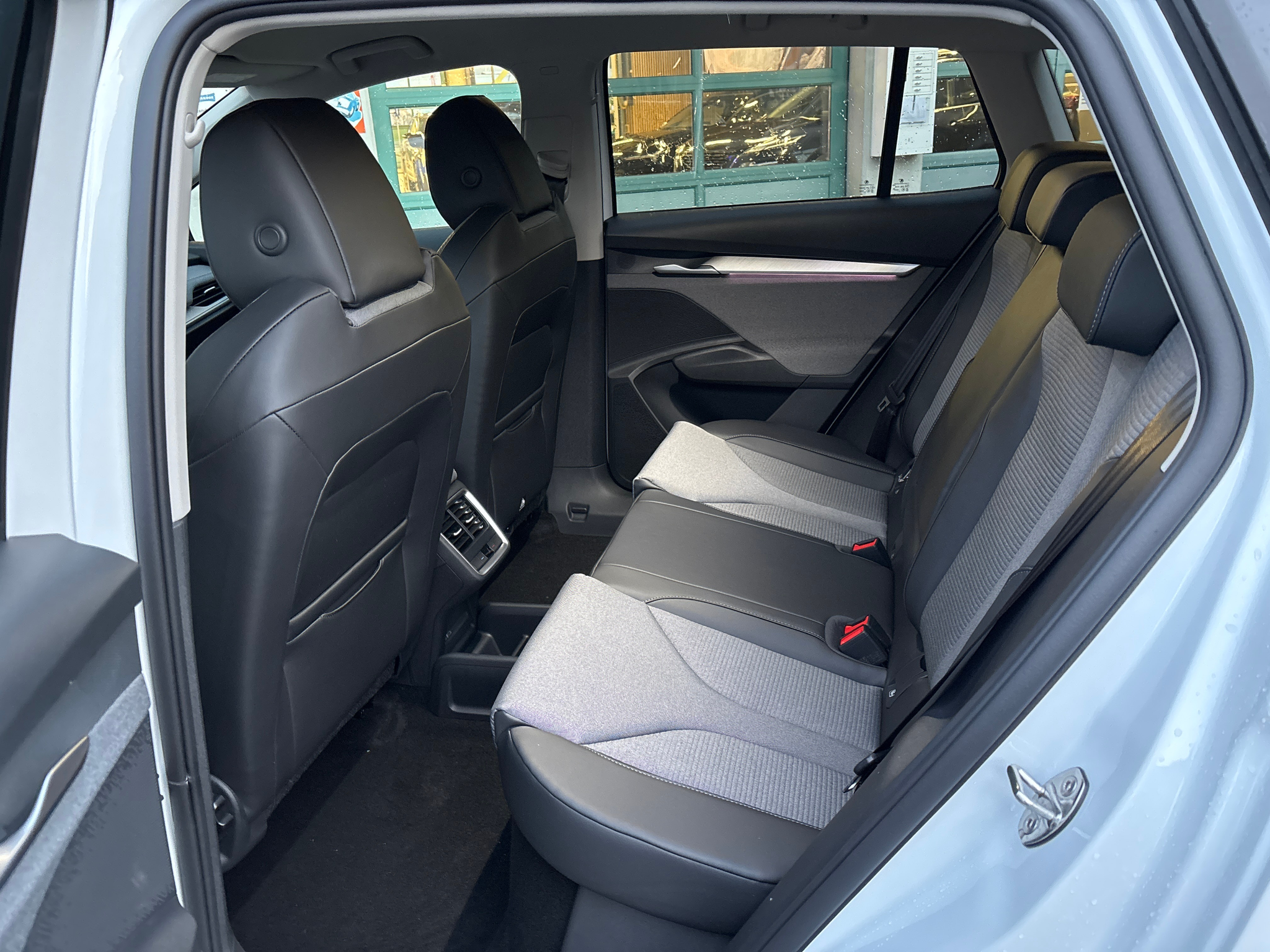 listing desktop thumbnail image 15