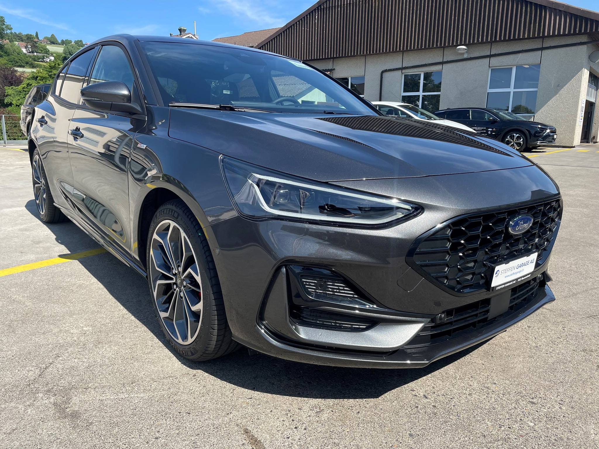 listing desktop thumbnail image 2