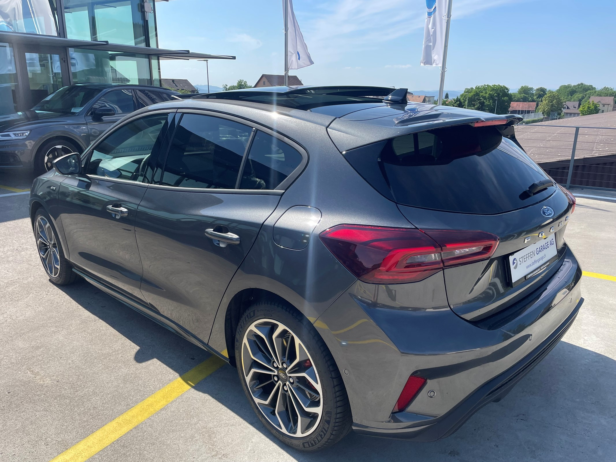 listing desktop thumbnail image 5