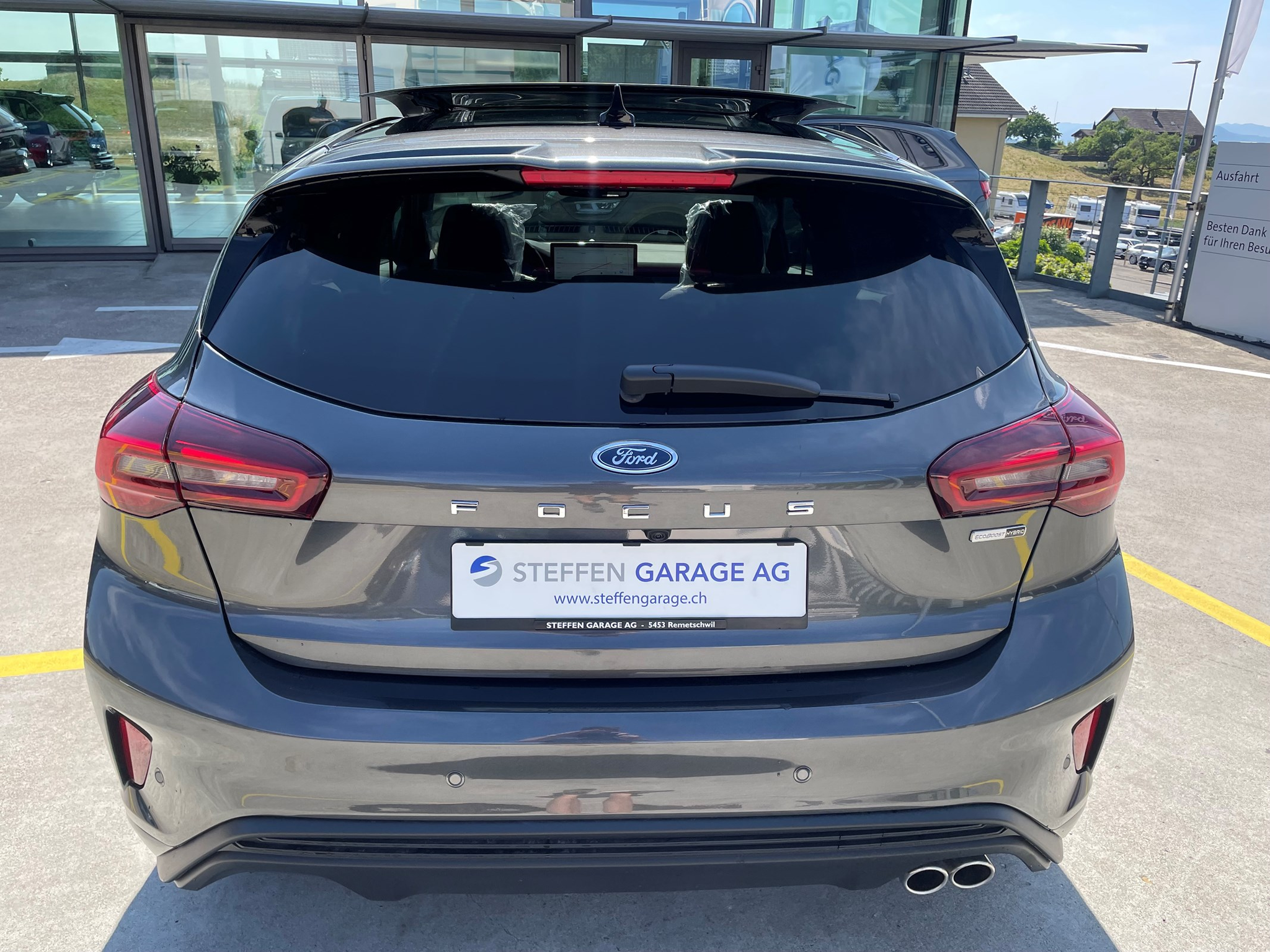 listing desktop thumbnail image 6