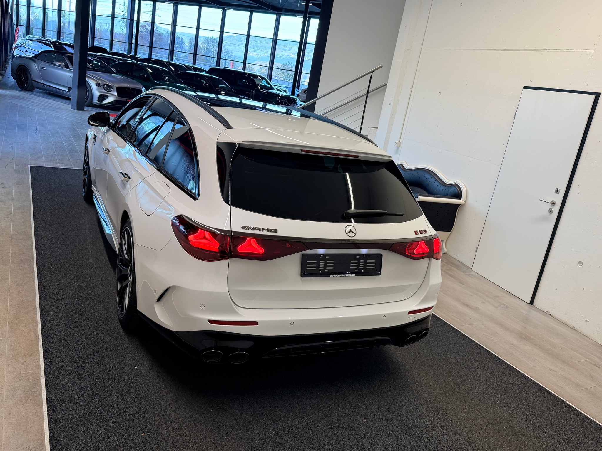 listing desktop thumbnail image 9