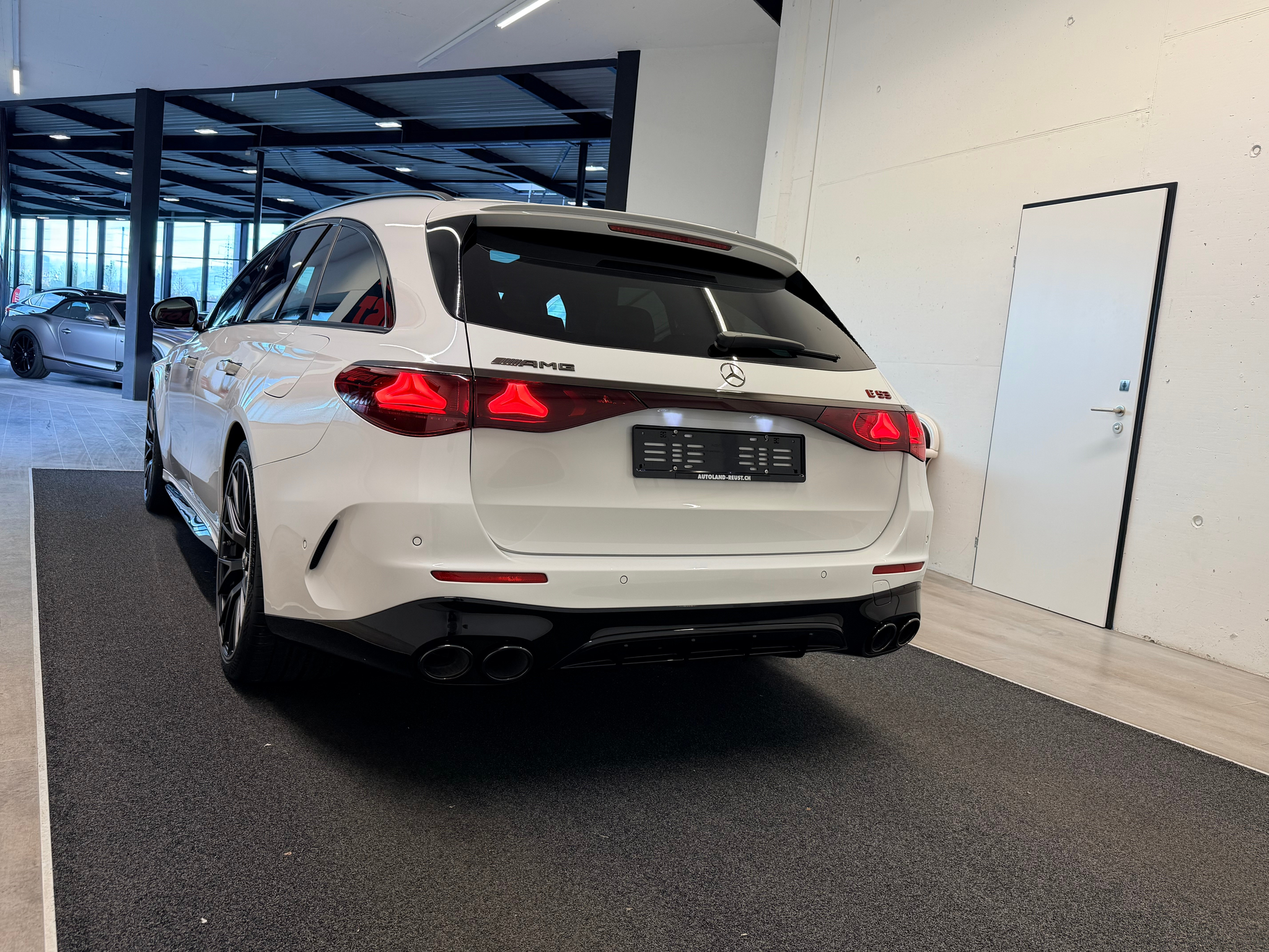 listing desktop thumbnail image 8