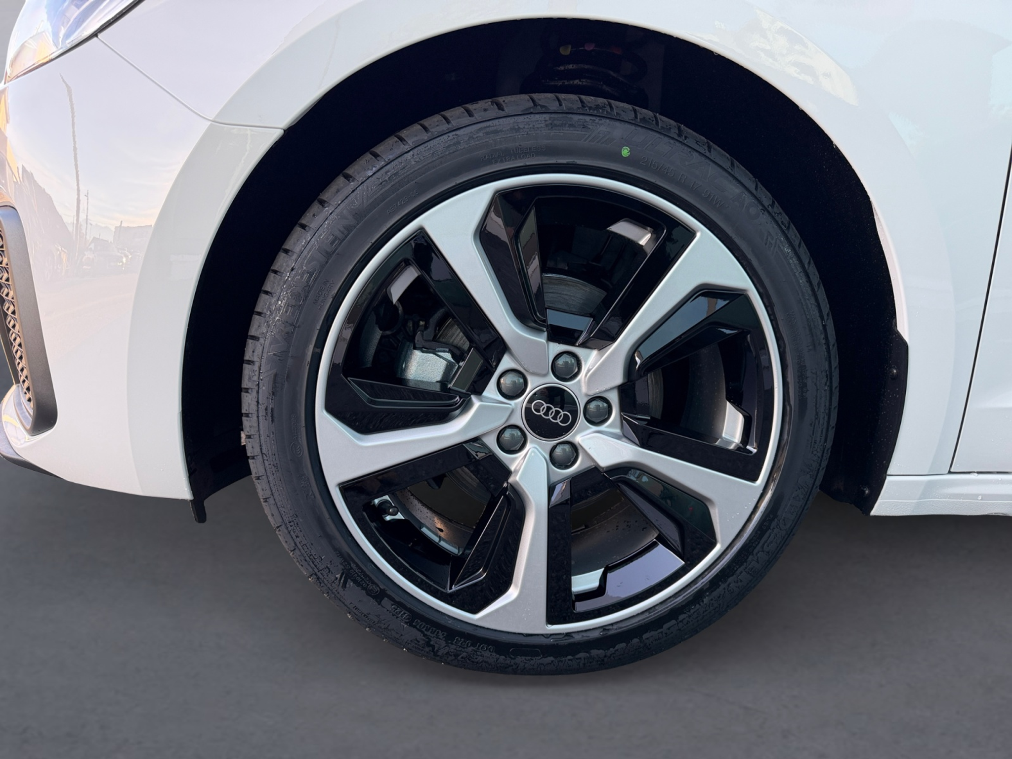 listing desktop thumbnail image 11