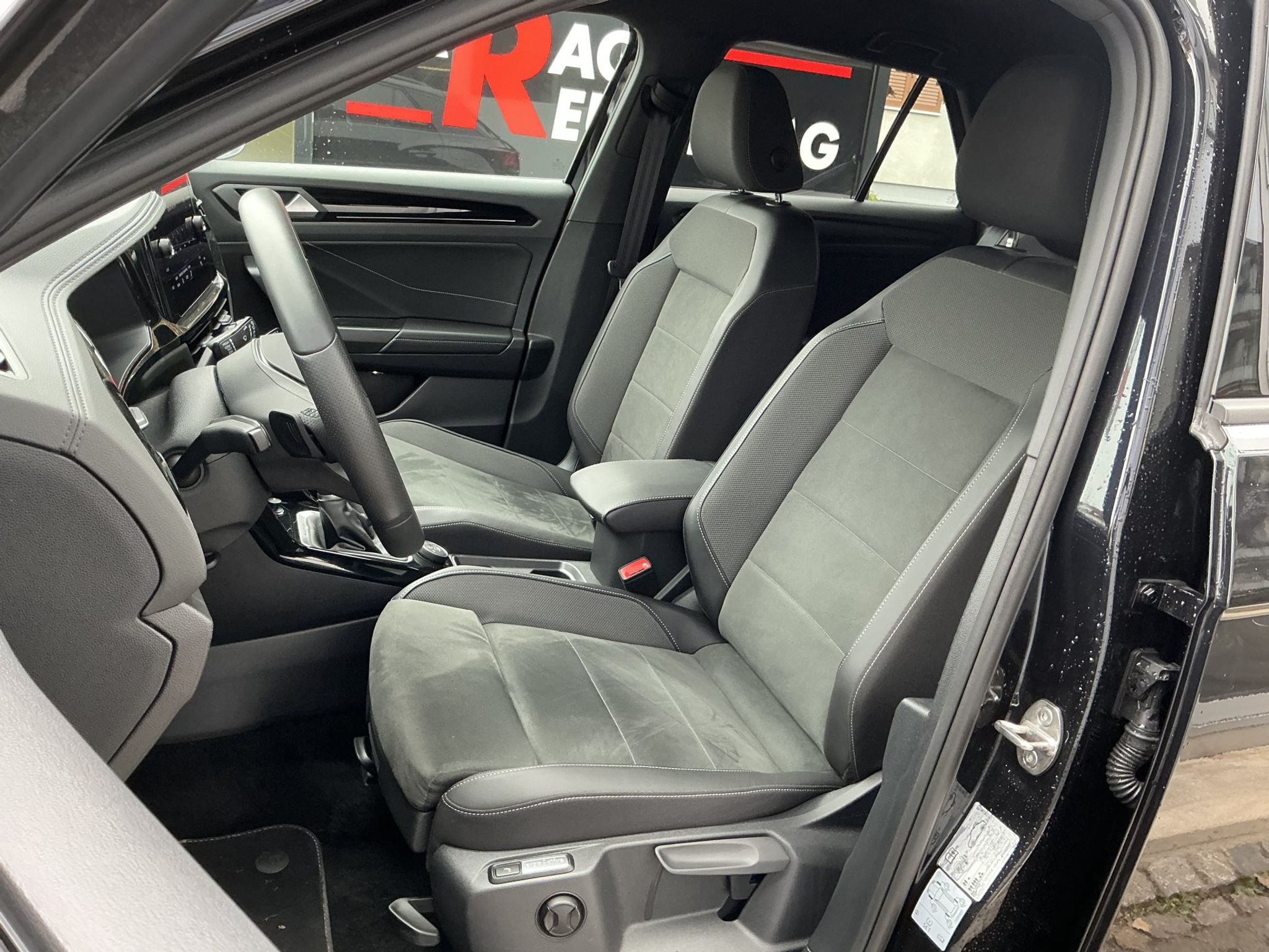 listing desktop thumbnail image 7