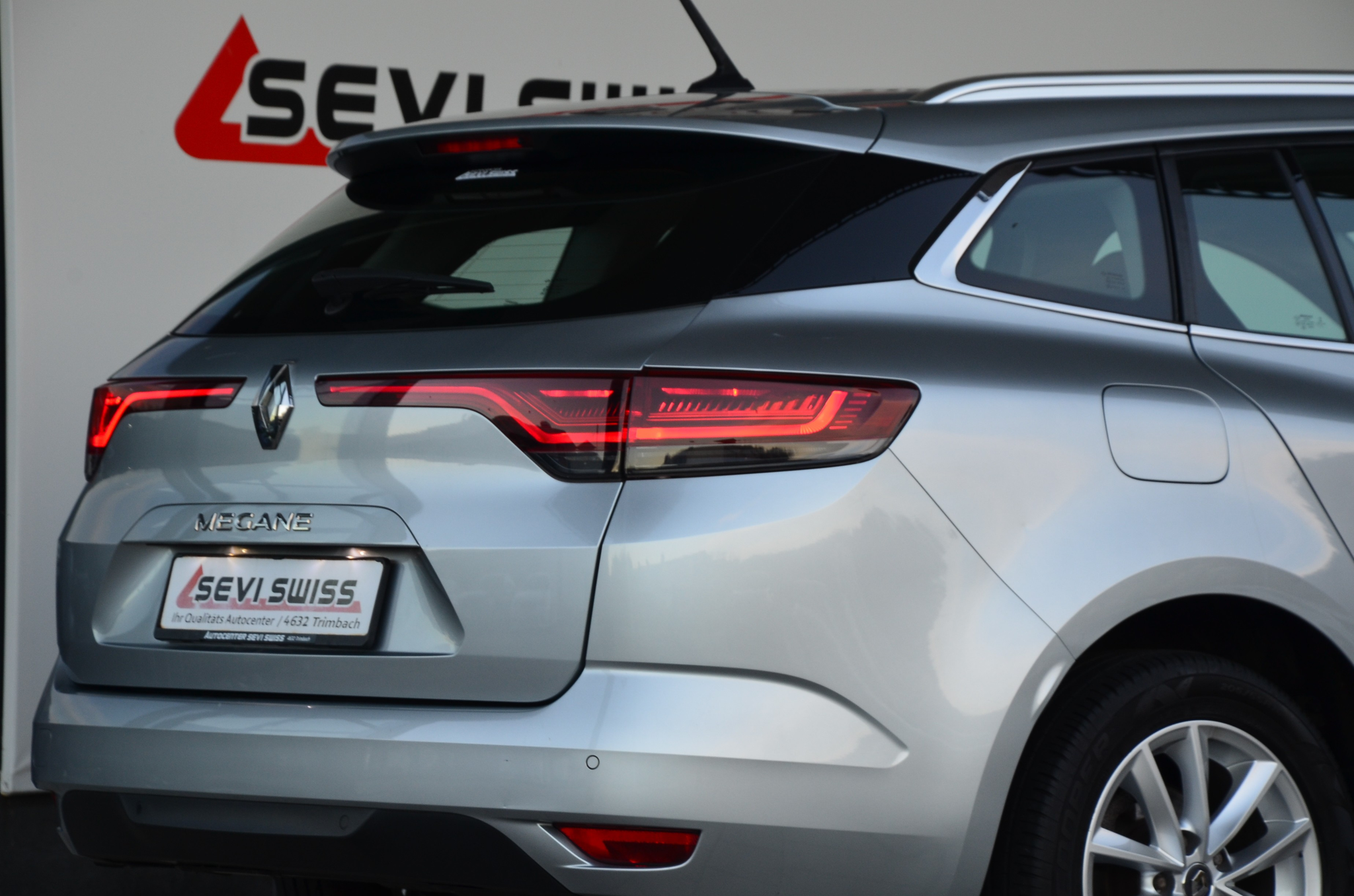 listing desktop thumbnail image 5