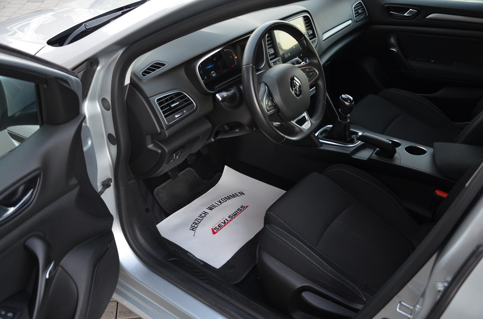 listing desktop thumbnail image 14