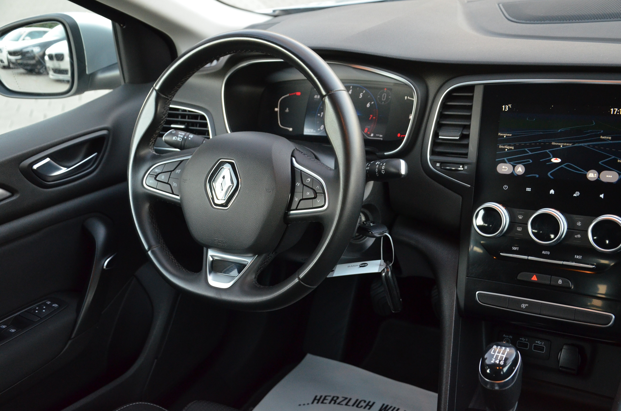 listing desktop thumbnail image 16