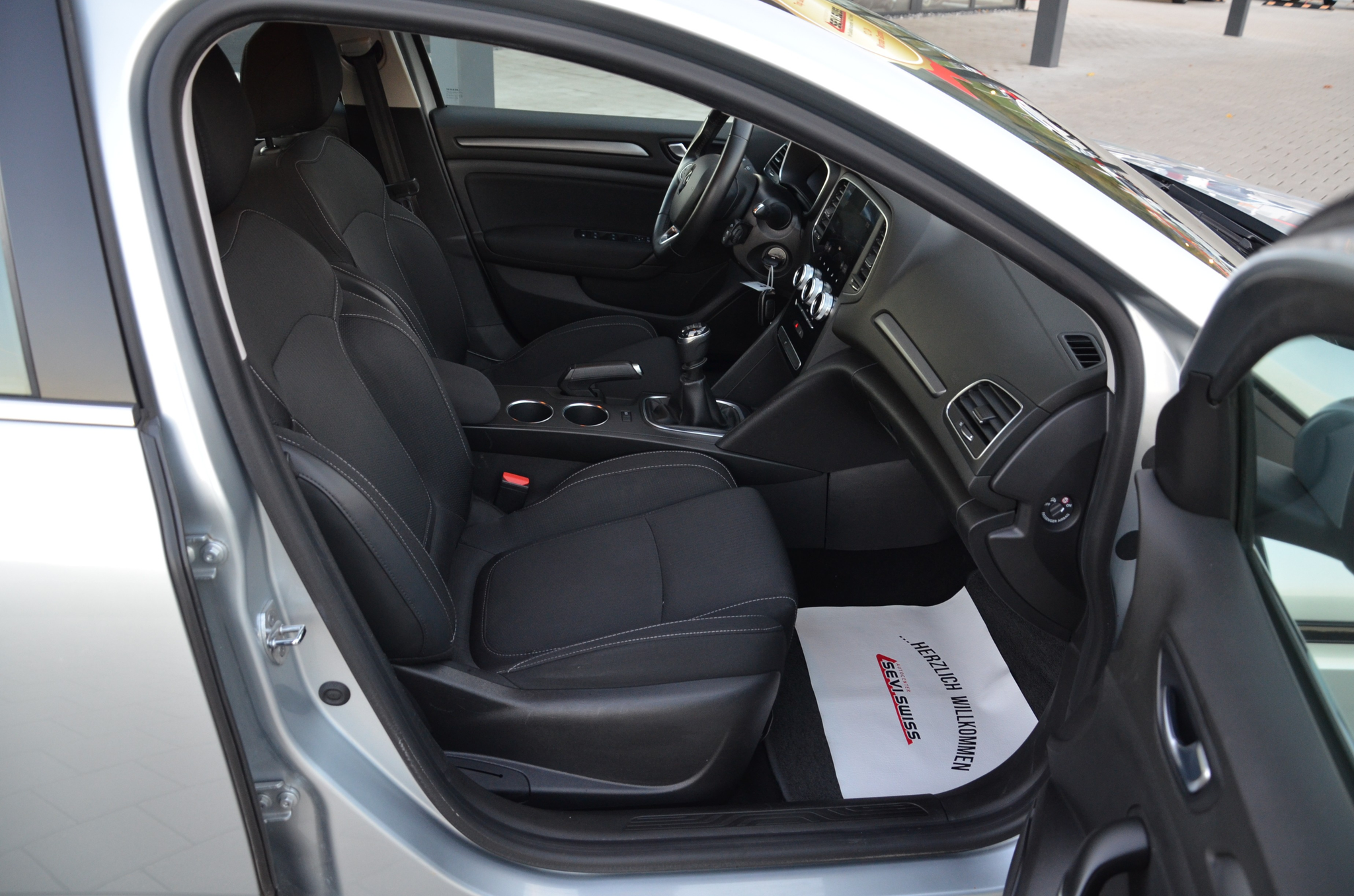 listing desktop thumbnail image 17