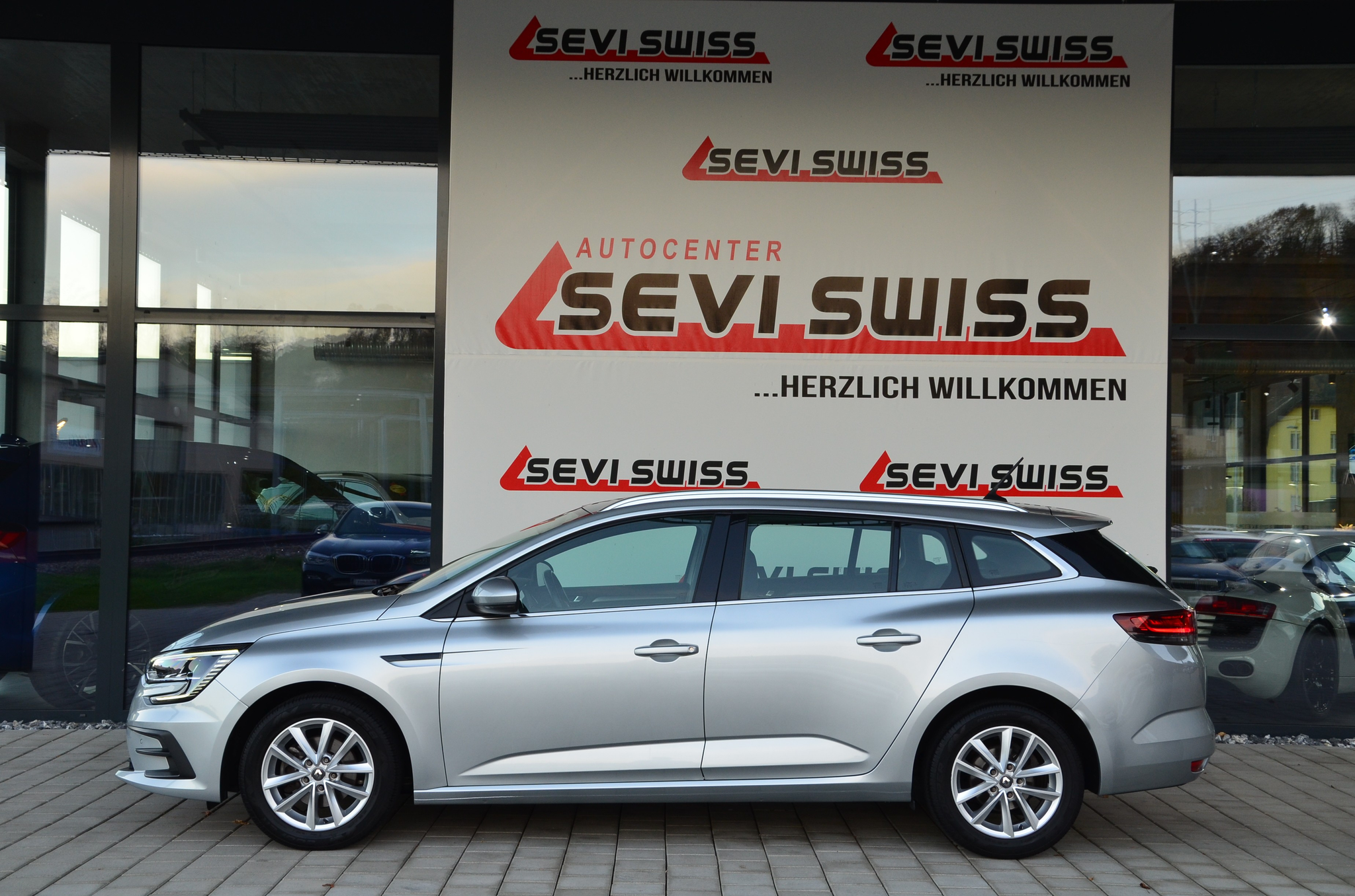 listing desktop thumbnail image 9