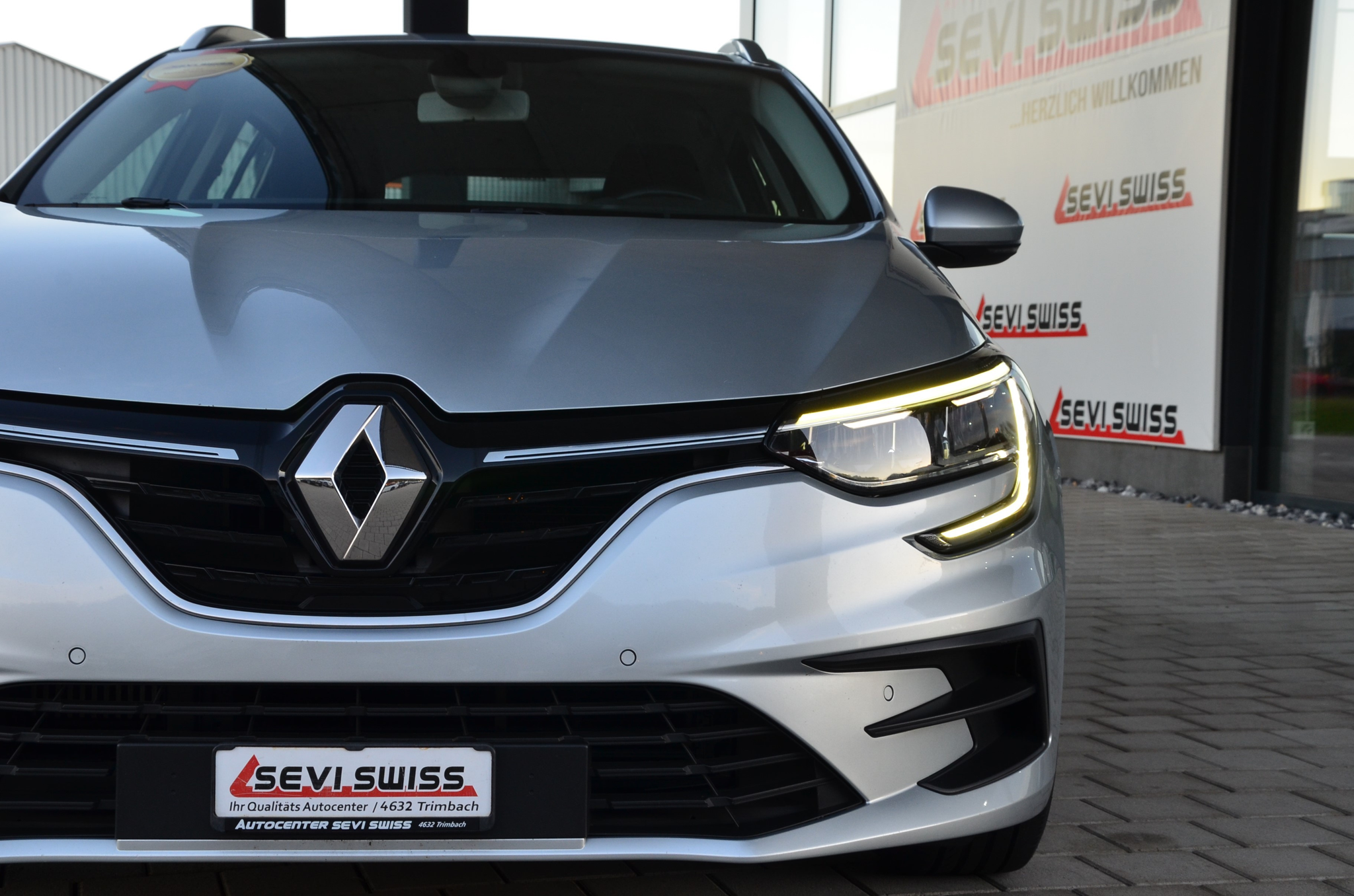 listing desktop thumbnail image 13