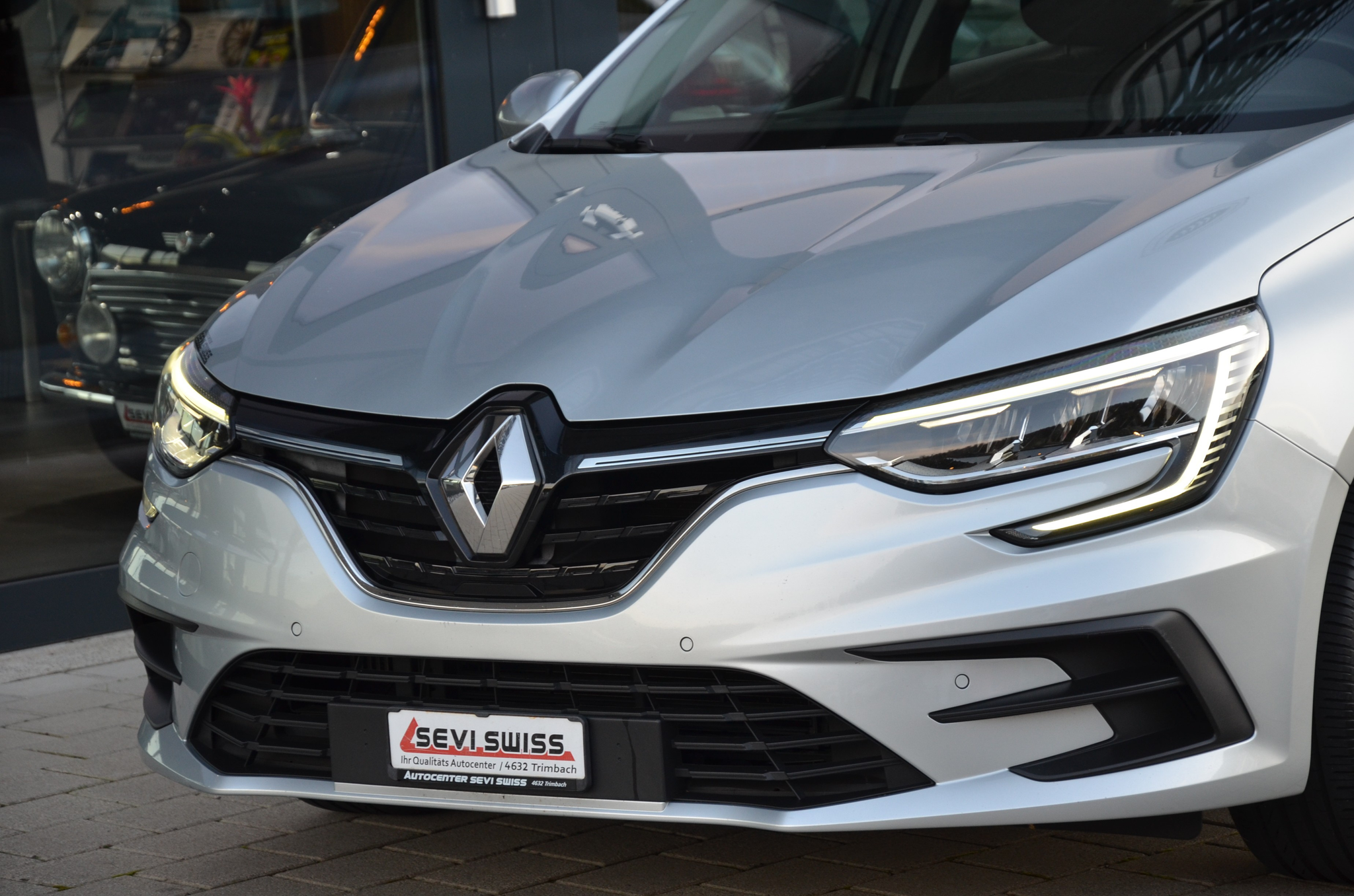 listing desktop thumbnail image 11