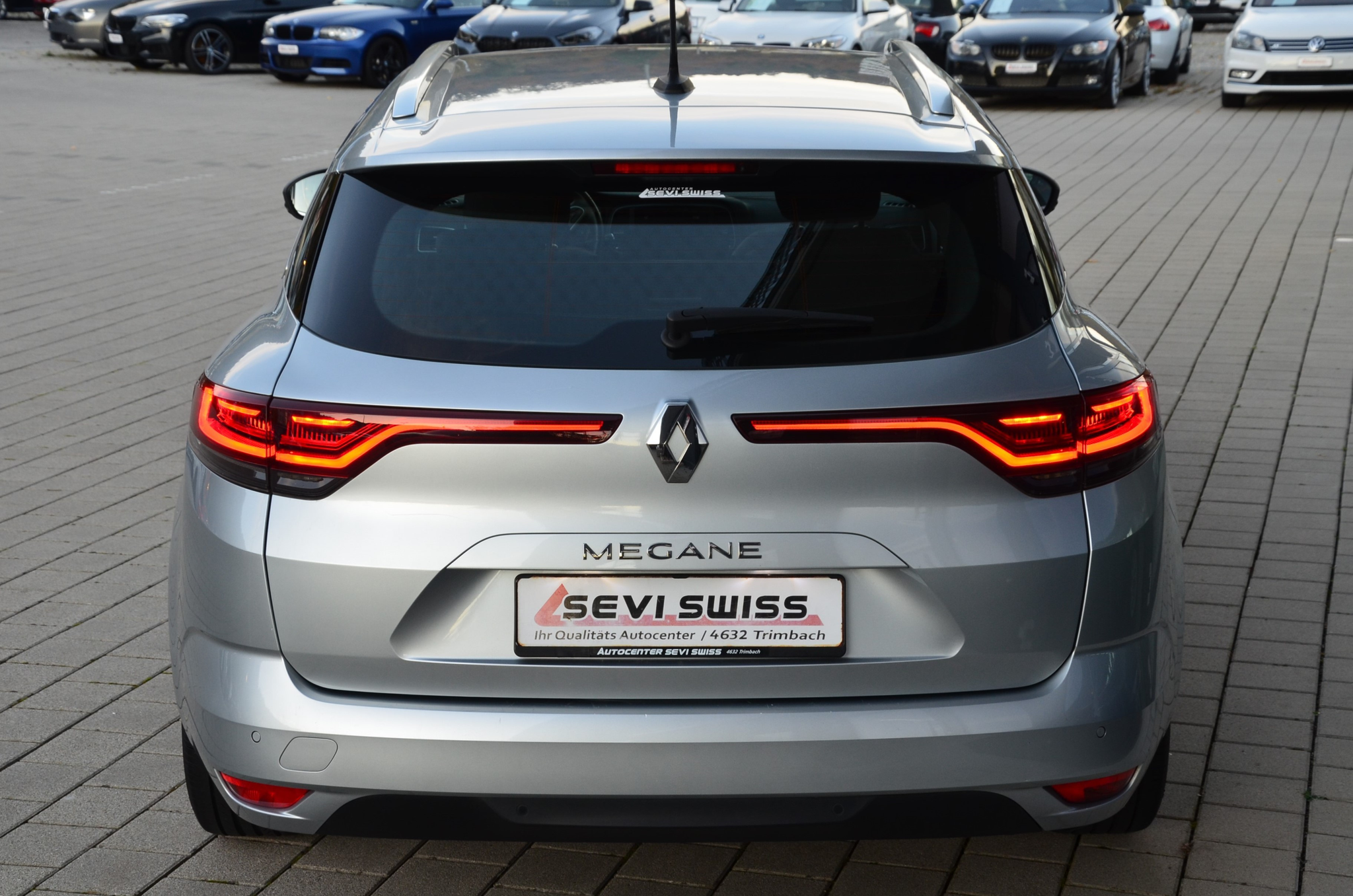 listing desktop thumbnail image 6