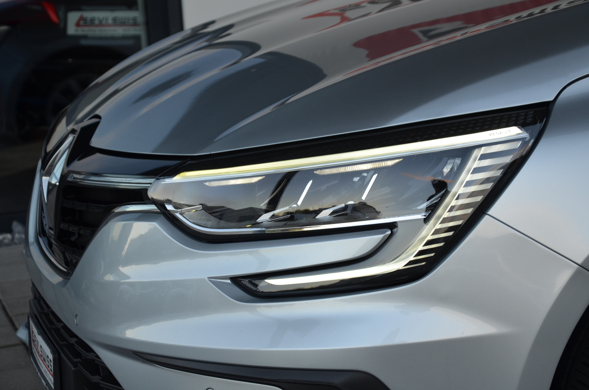 listing desktop thumbnail image 12