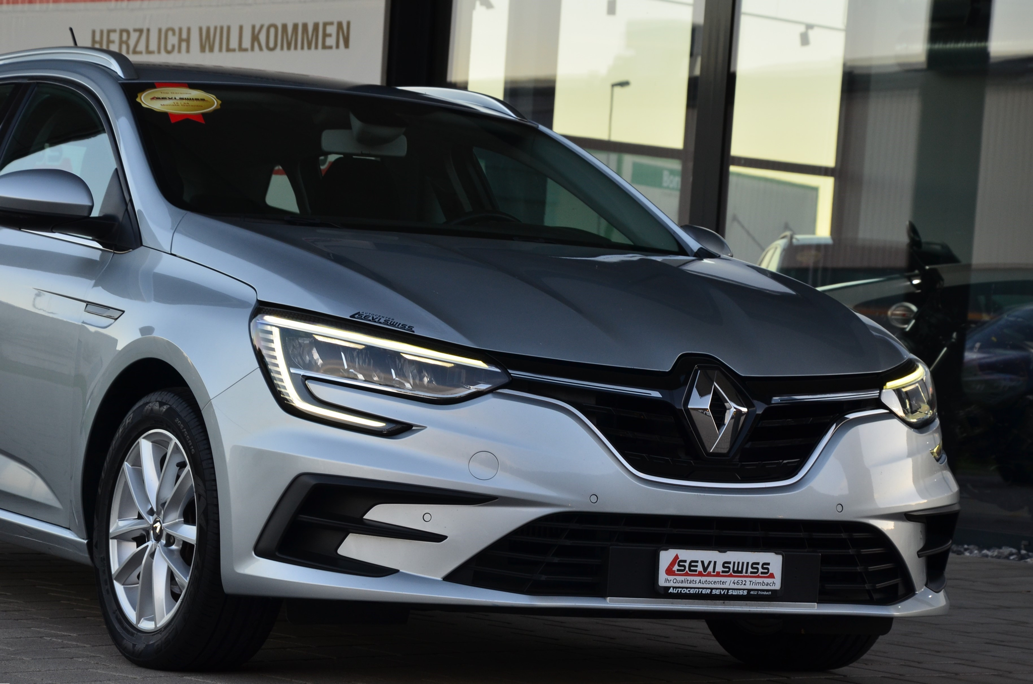 listing desktop thumbnail image 1