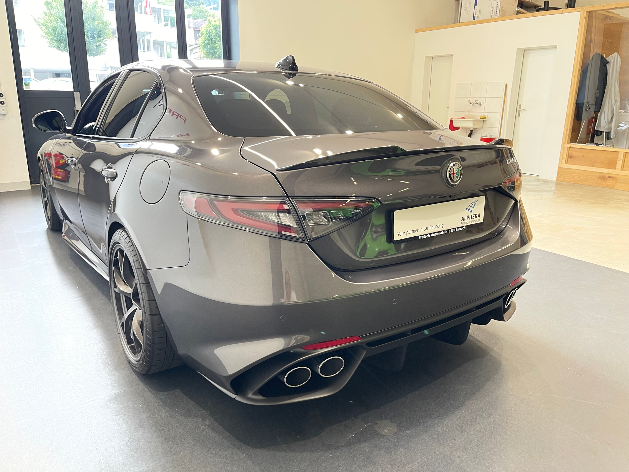 listing desktop thumbnail image 5