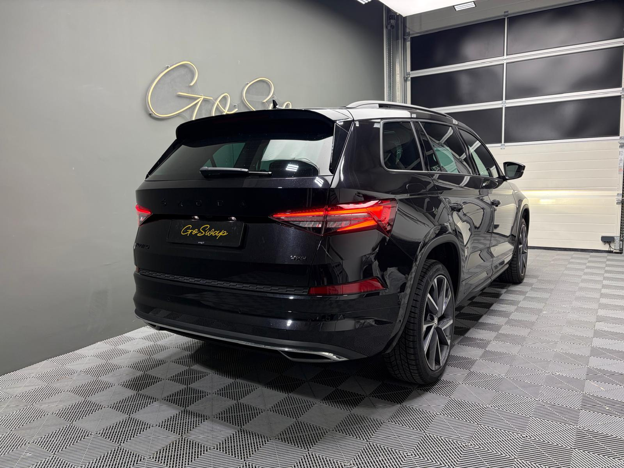 listing desktop thumbnail image 3