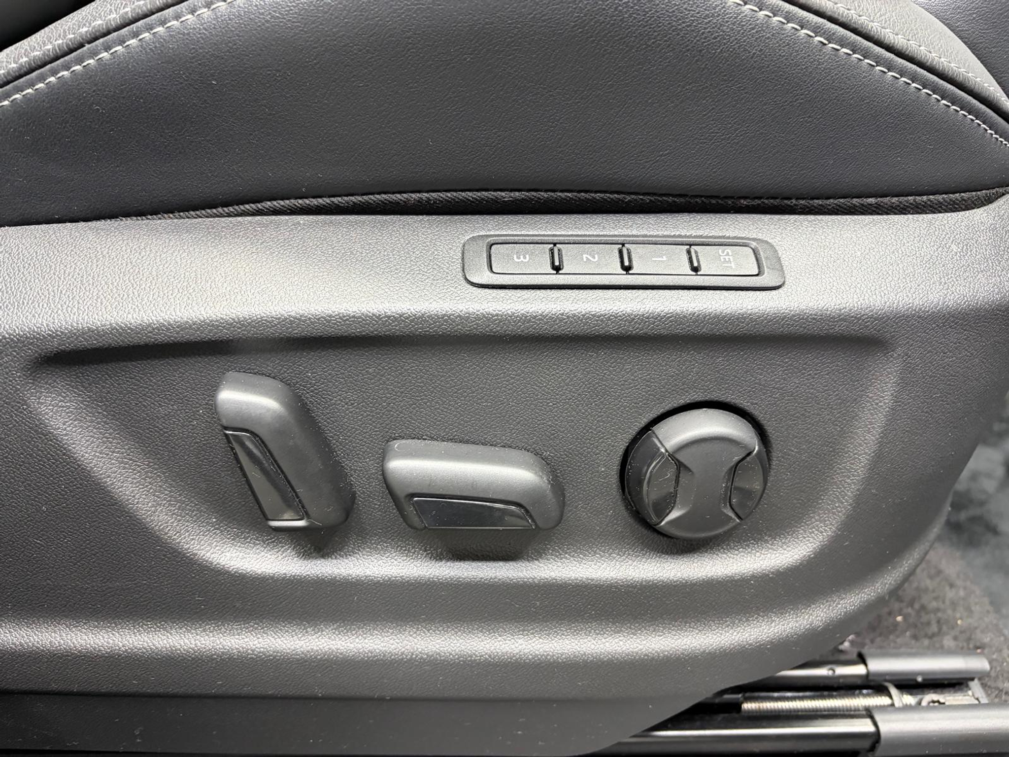 listing desktop thumbnail image 14