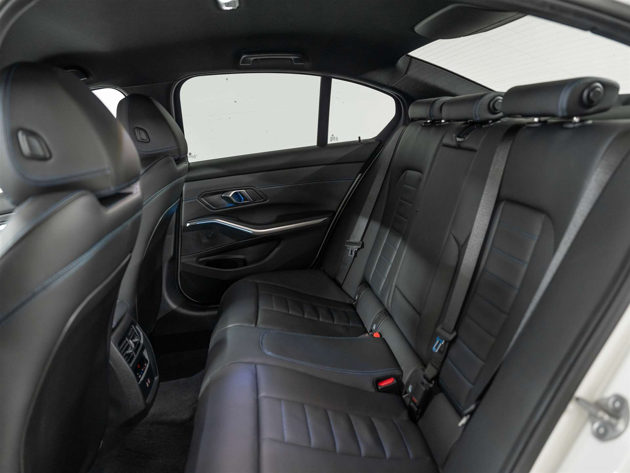 listing desktop thumbnail image 11