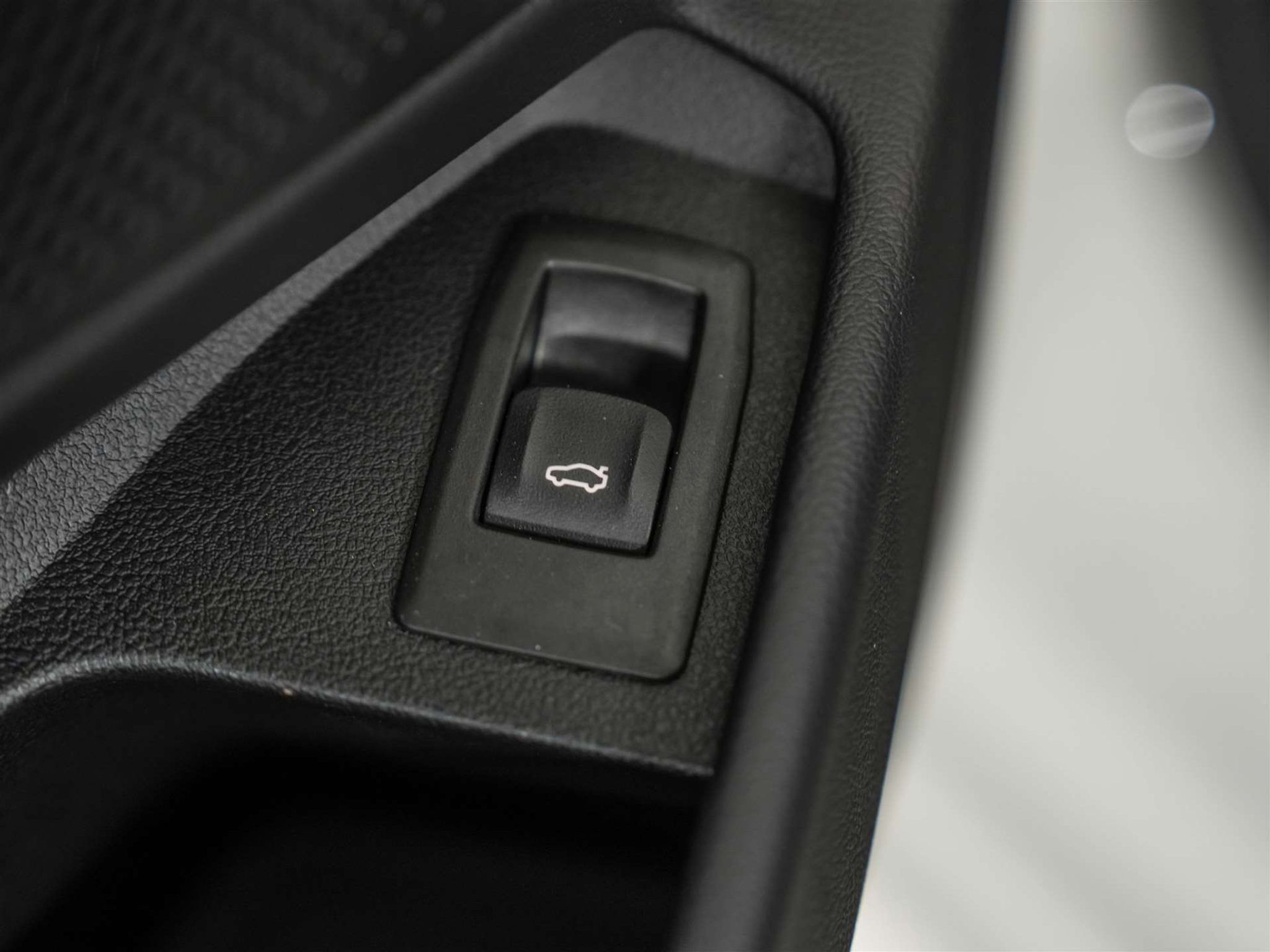 listing desktop thumbnail image 24