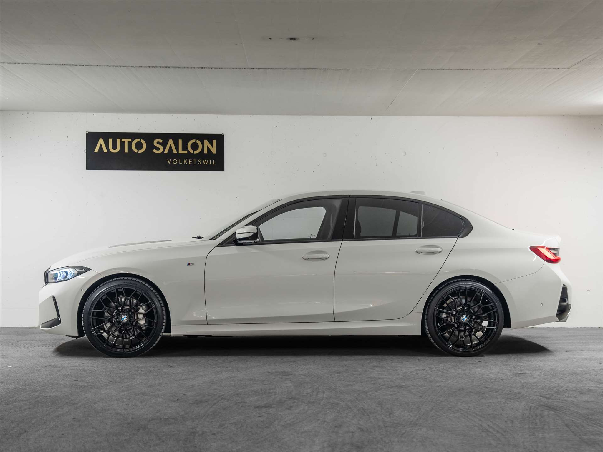 listing desktop thumbnail image 1