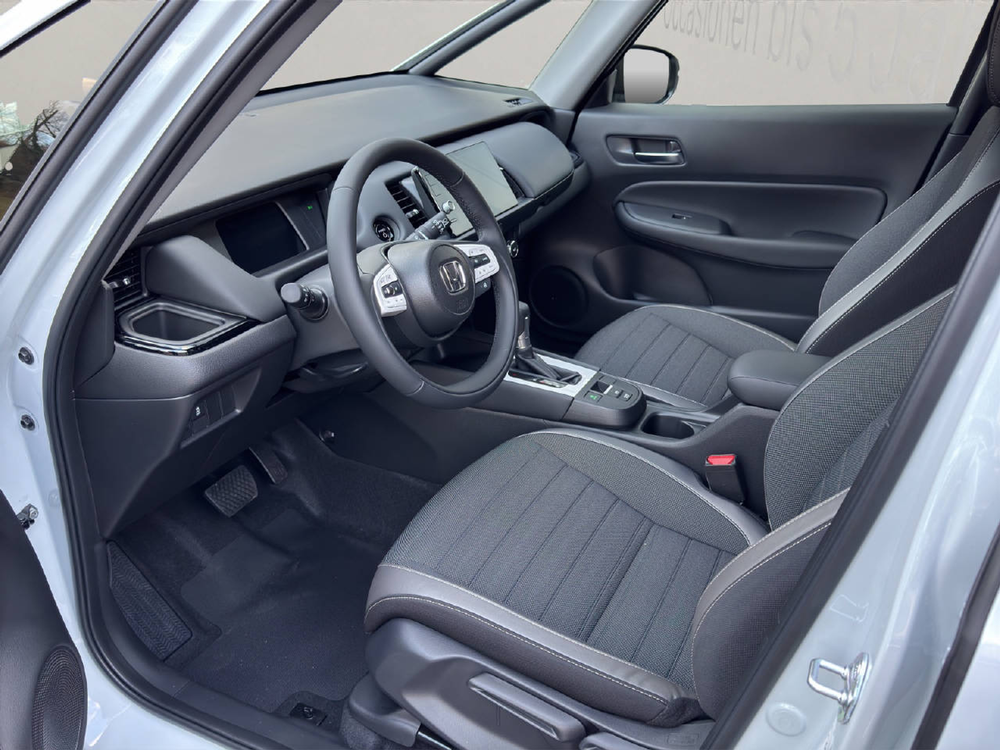 listing desktop thumbnail image 3