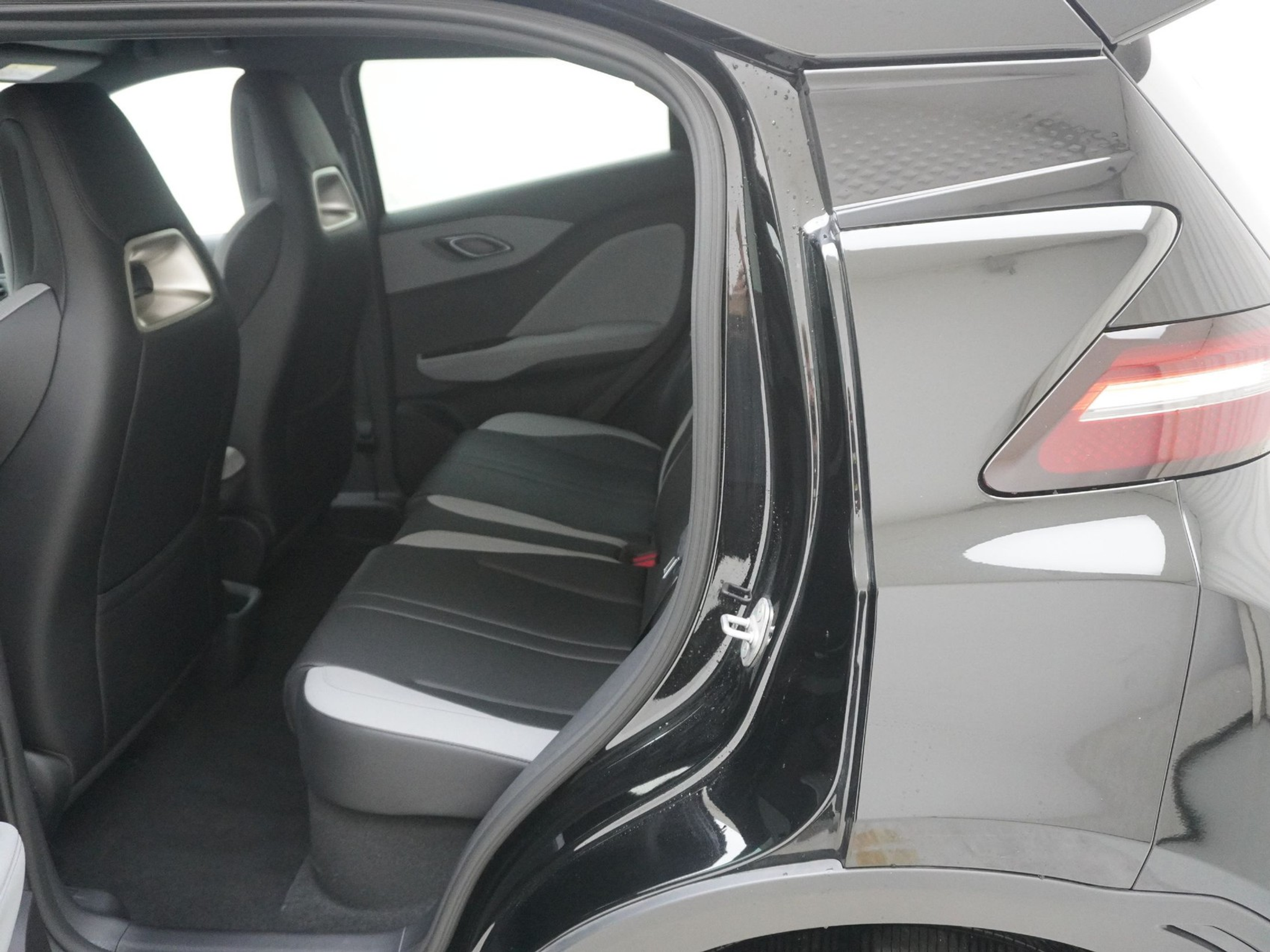 listing desktop thumbnail image 14