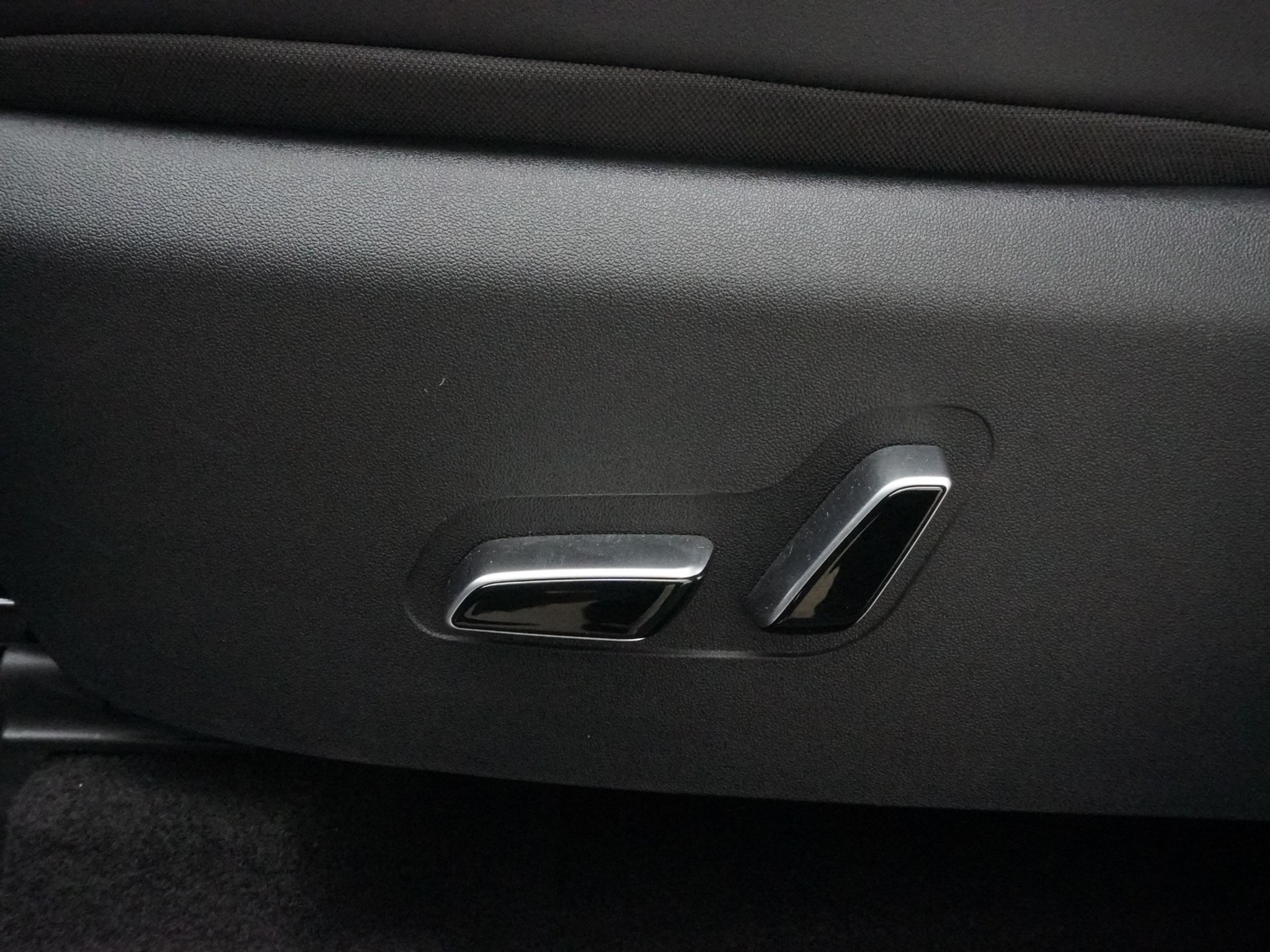 listing desktop thumbnail image 12