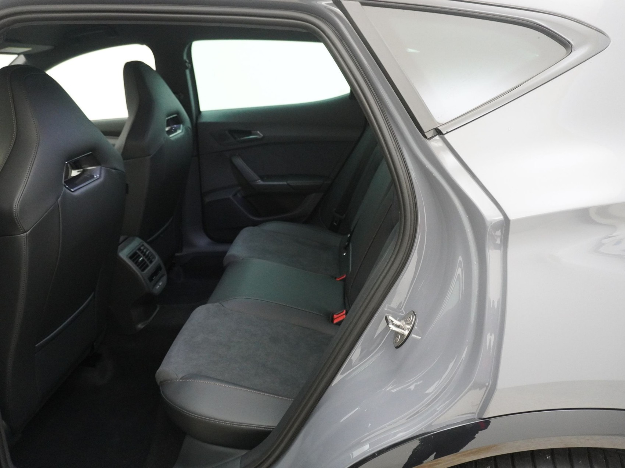 listing desktop thumbnail image 15