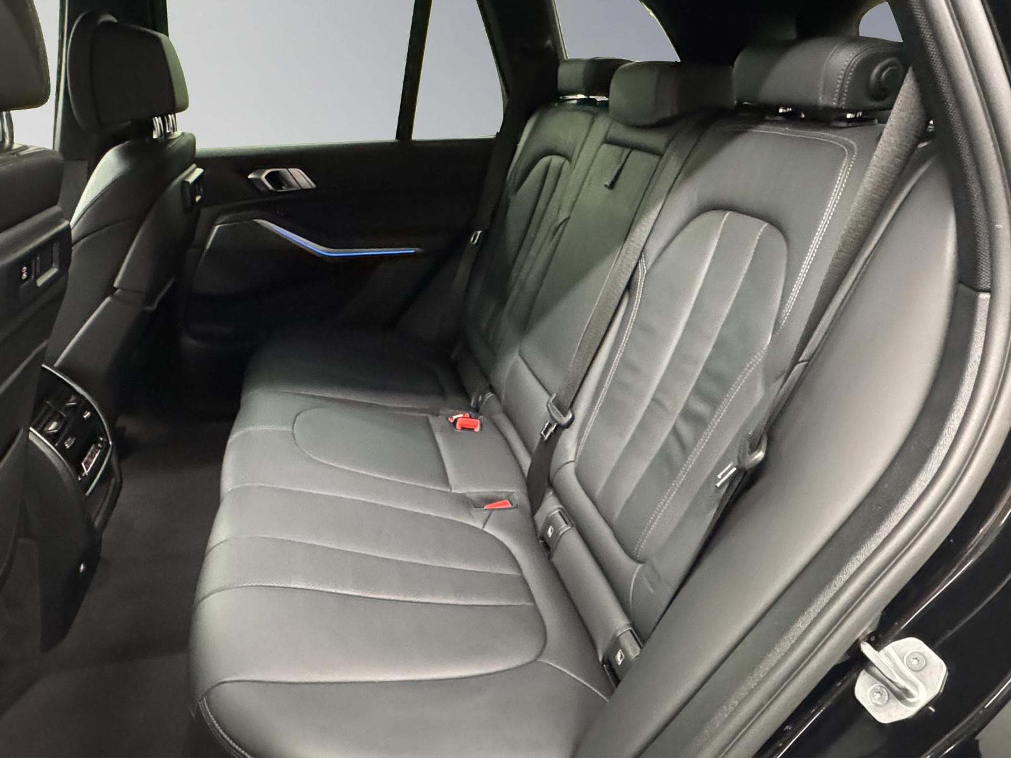 listing desktop thumbnail image 12