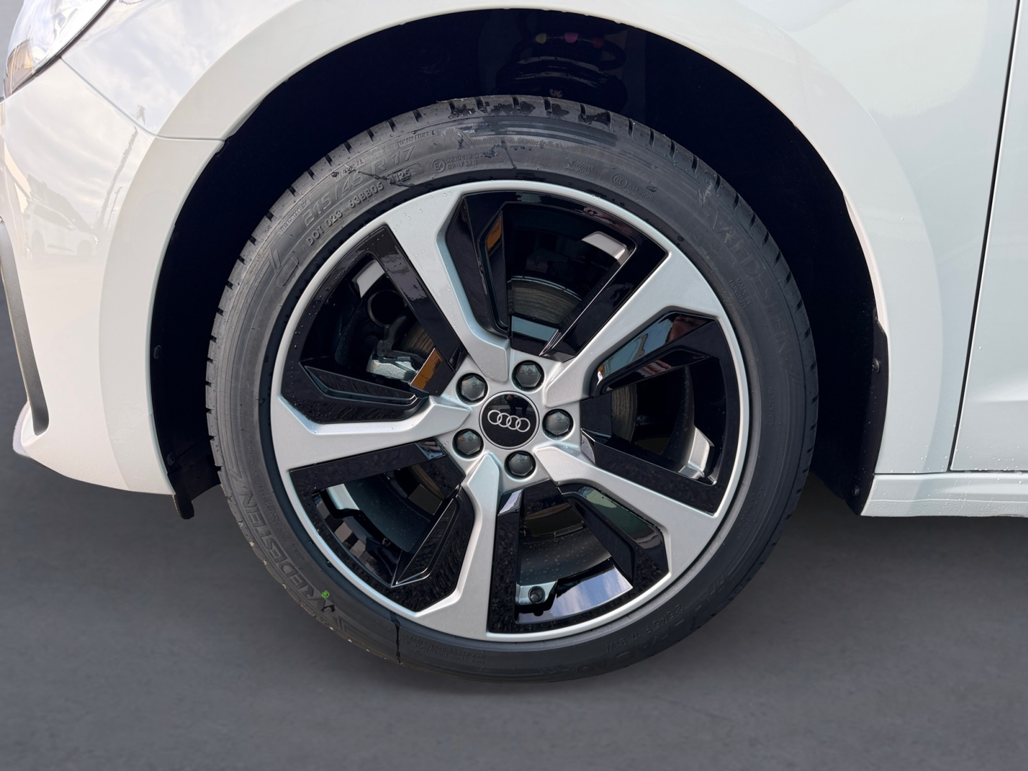 listing desktop thumbnail image 11