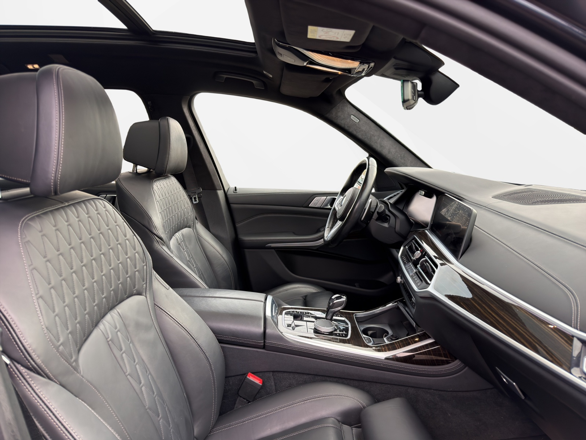 listing desktop thumbnail image 17