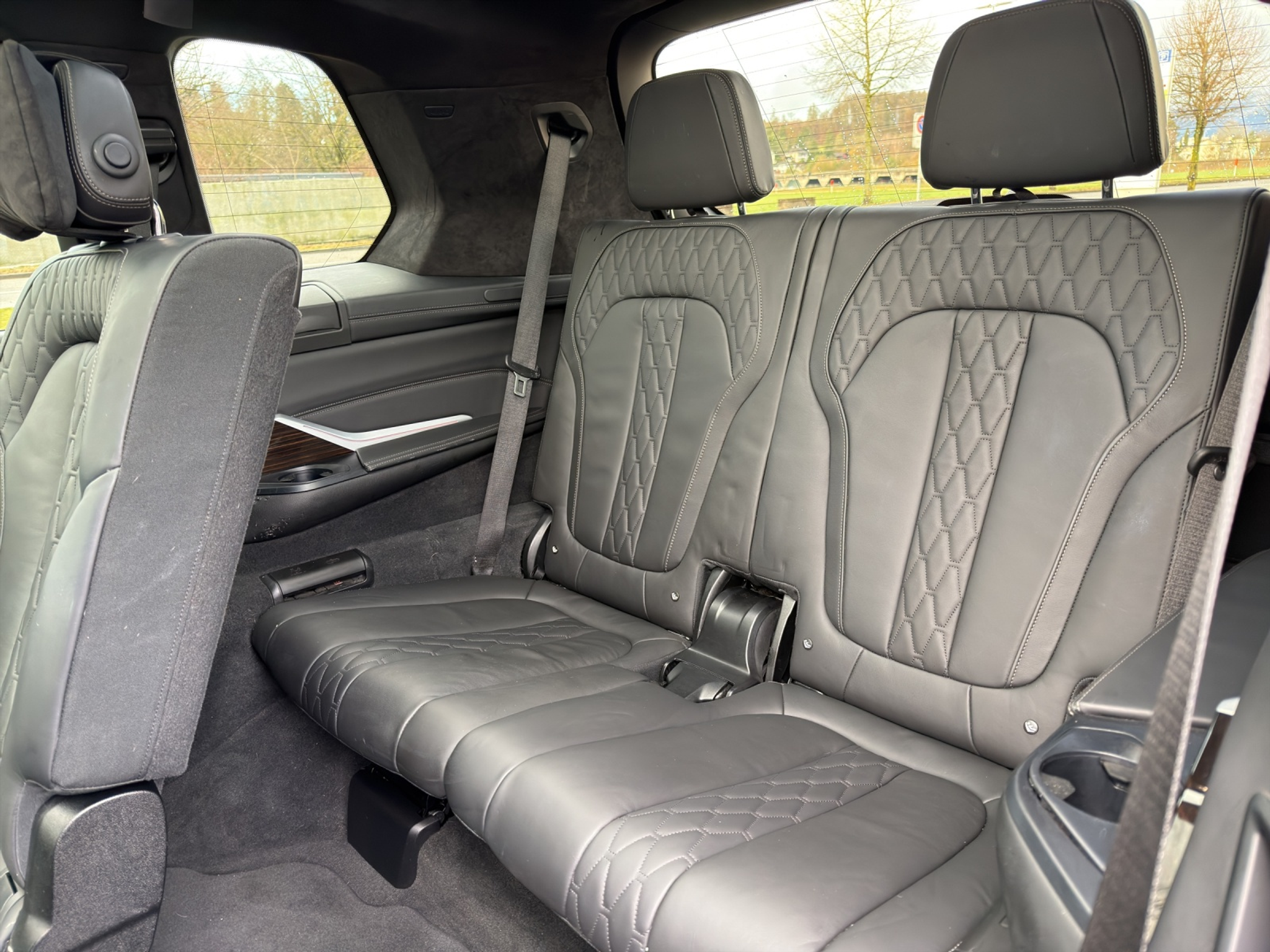 listing desktop thumbnail image 19