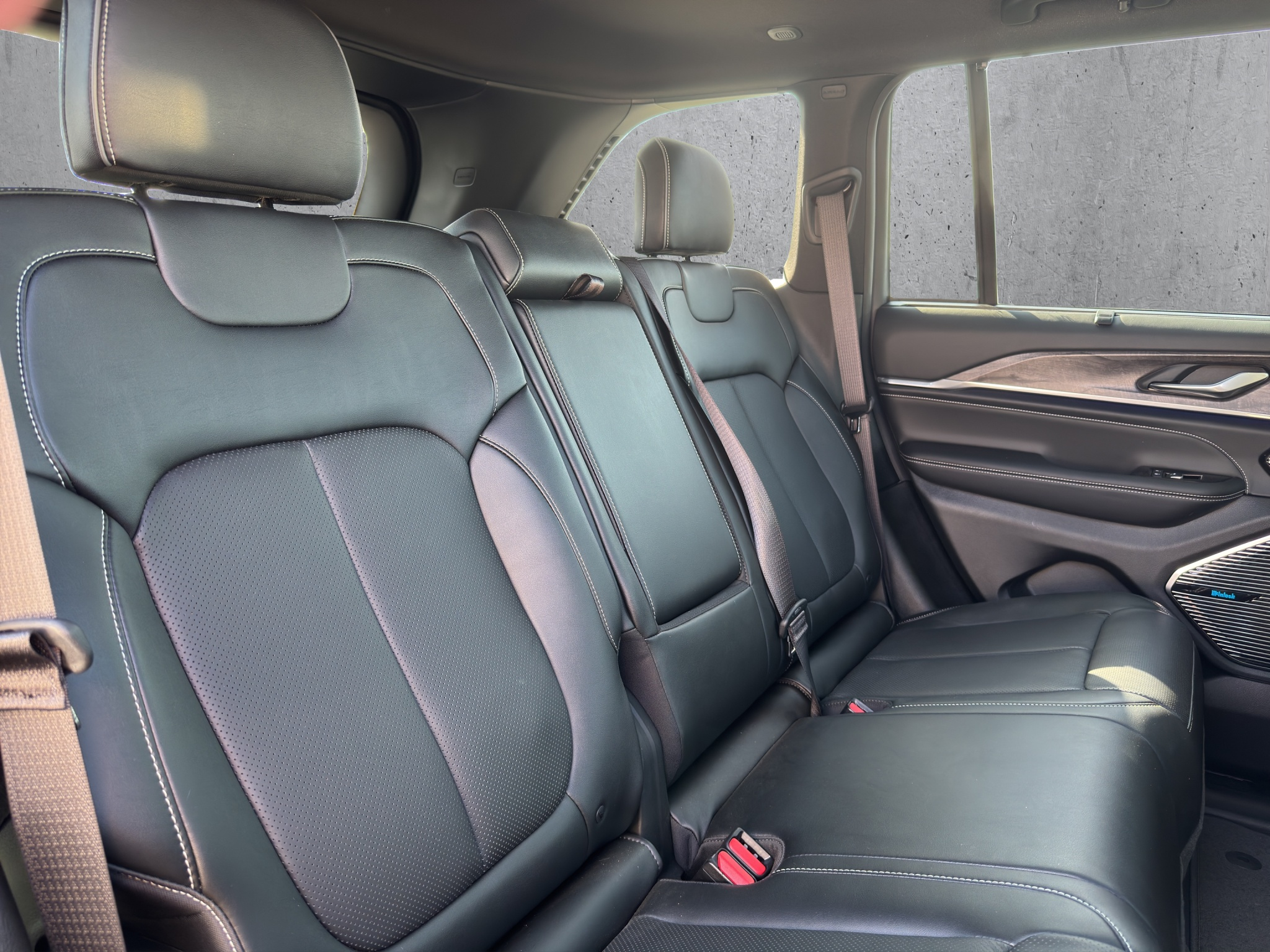 listing desktop thumbnail image 11